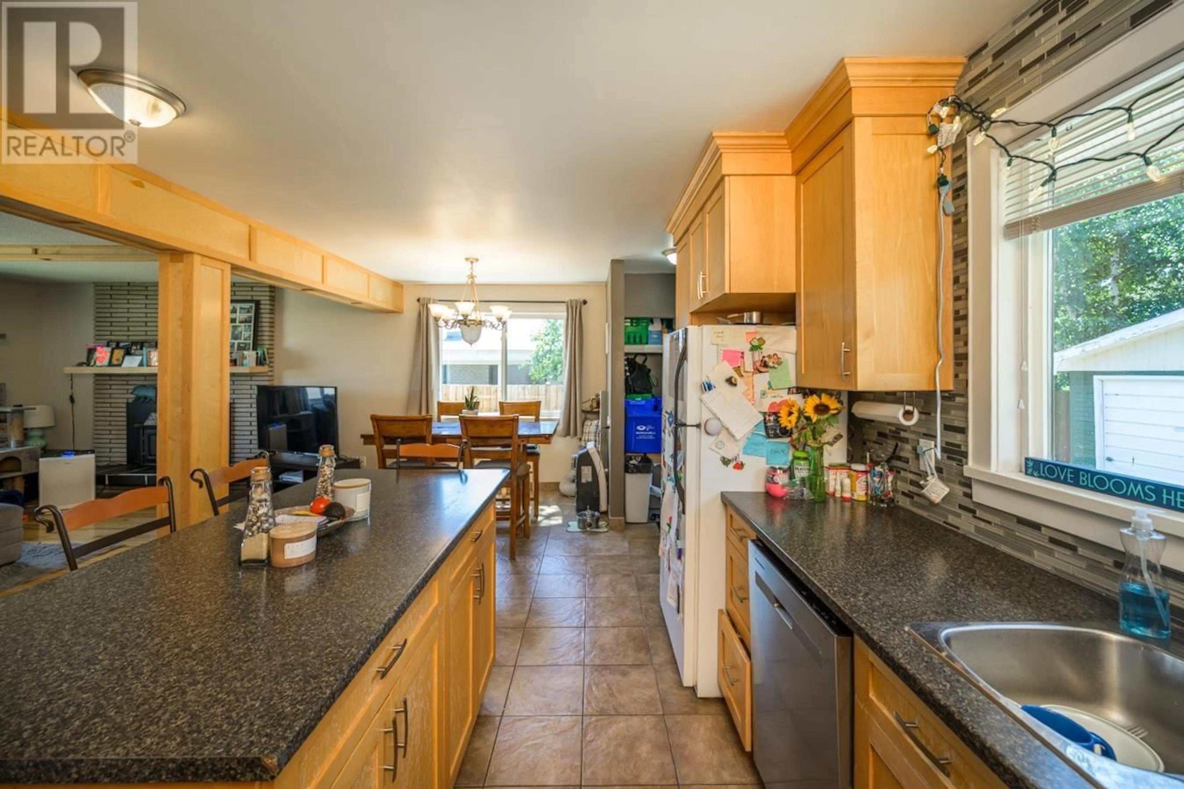Standard kitchen, ceramic/tile floor for 275 QUINN STREET, Prince George British Columbia V2M3J6