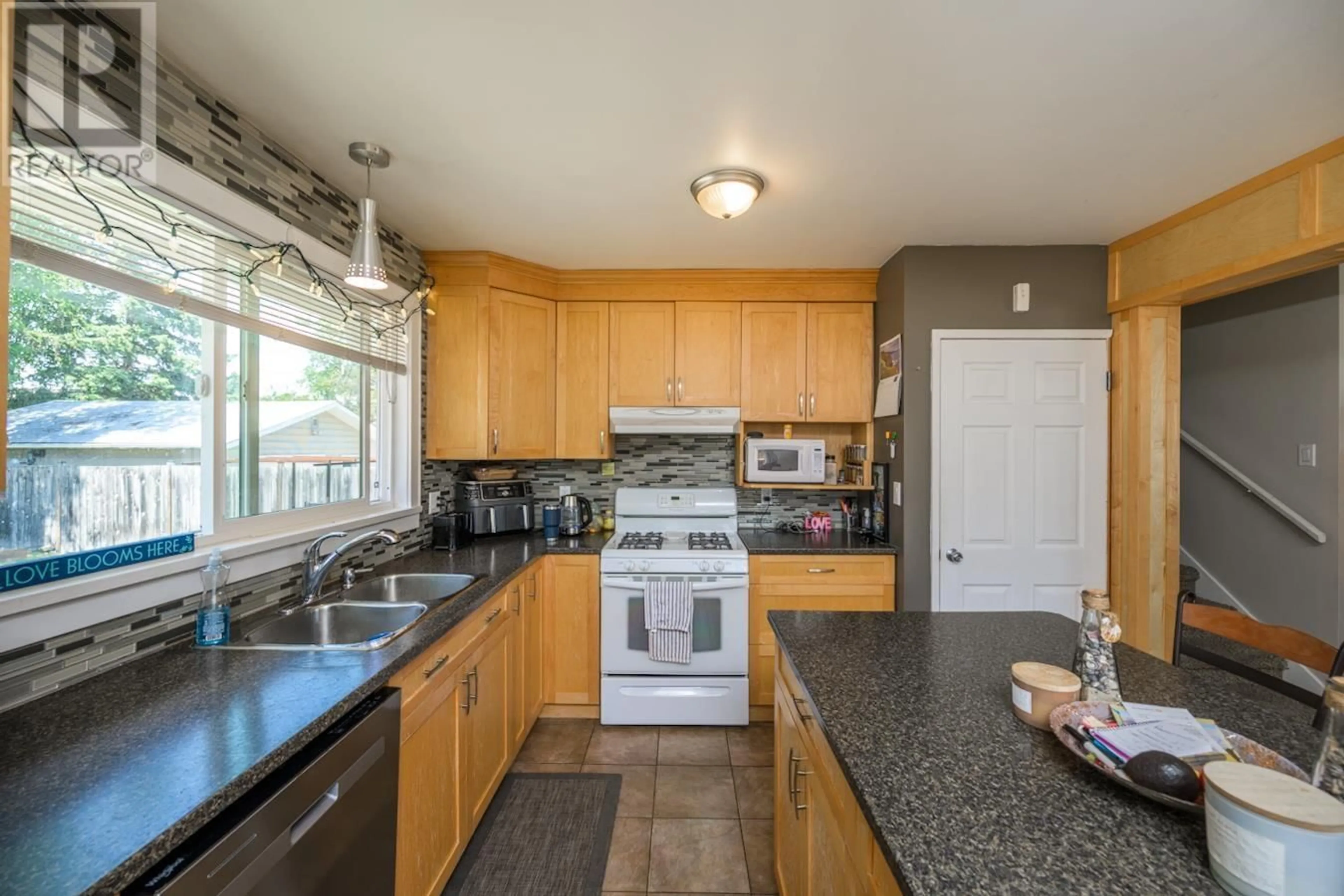 Standard kitchen, ceramic/tile floor for 275 QUINN STREET, Prince George British Columbia V2M3J6