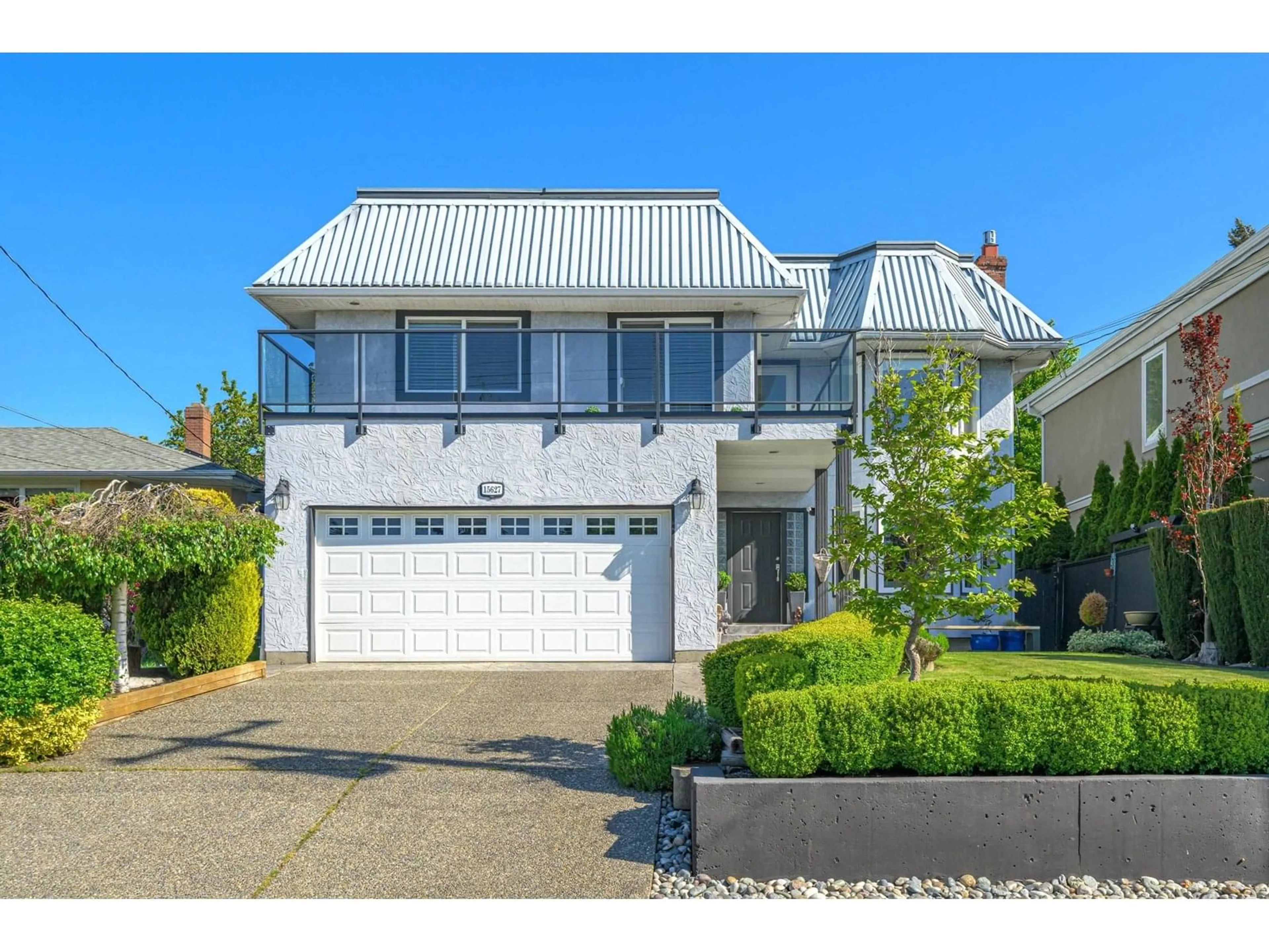 A pic from outside/outdoor area/front of a property/back of a property/a pic from drone, street for 15627 BUENA VISTA, White Rock British Columbia V4B1Z3