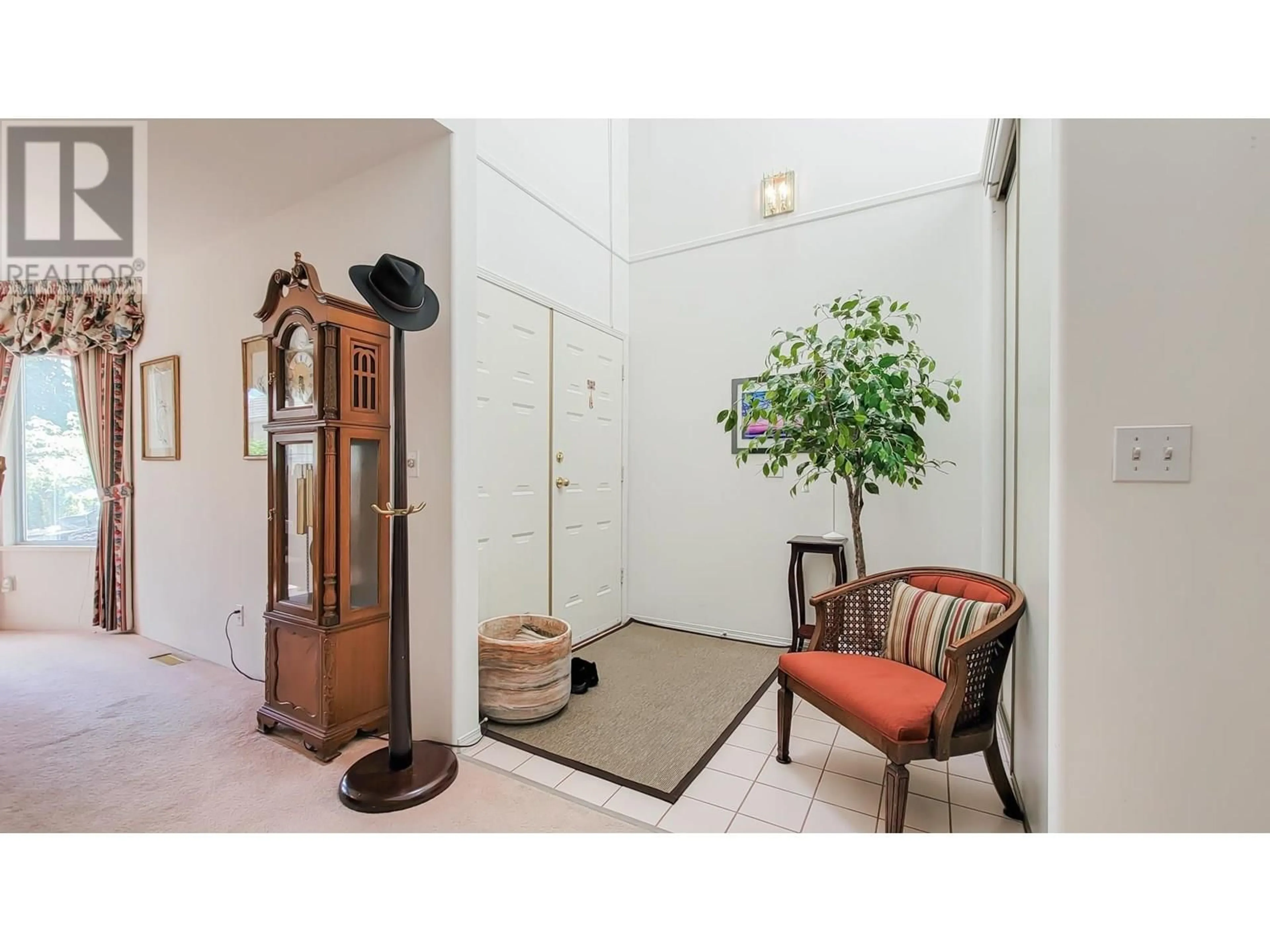 Indoor entryway for 1406 VISTAVIEW COURT, Coquitlam British Columbia V3E2P3