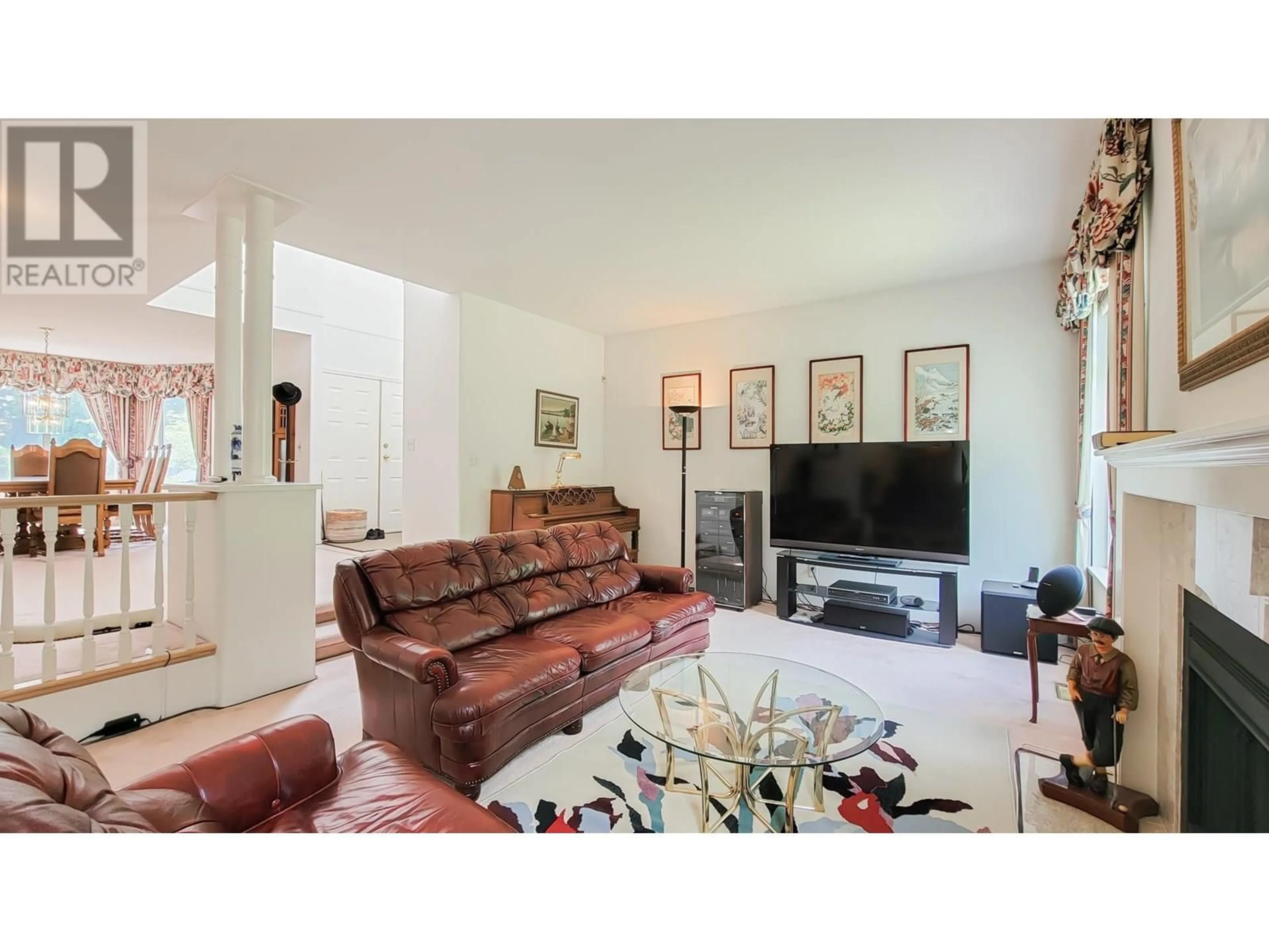 Living room with furniture, unknown for 1406 VISTAVIEW COURT, Coquitlam British Columbia V3E2P3