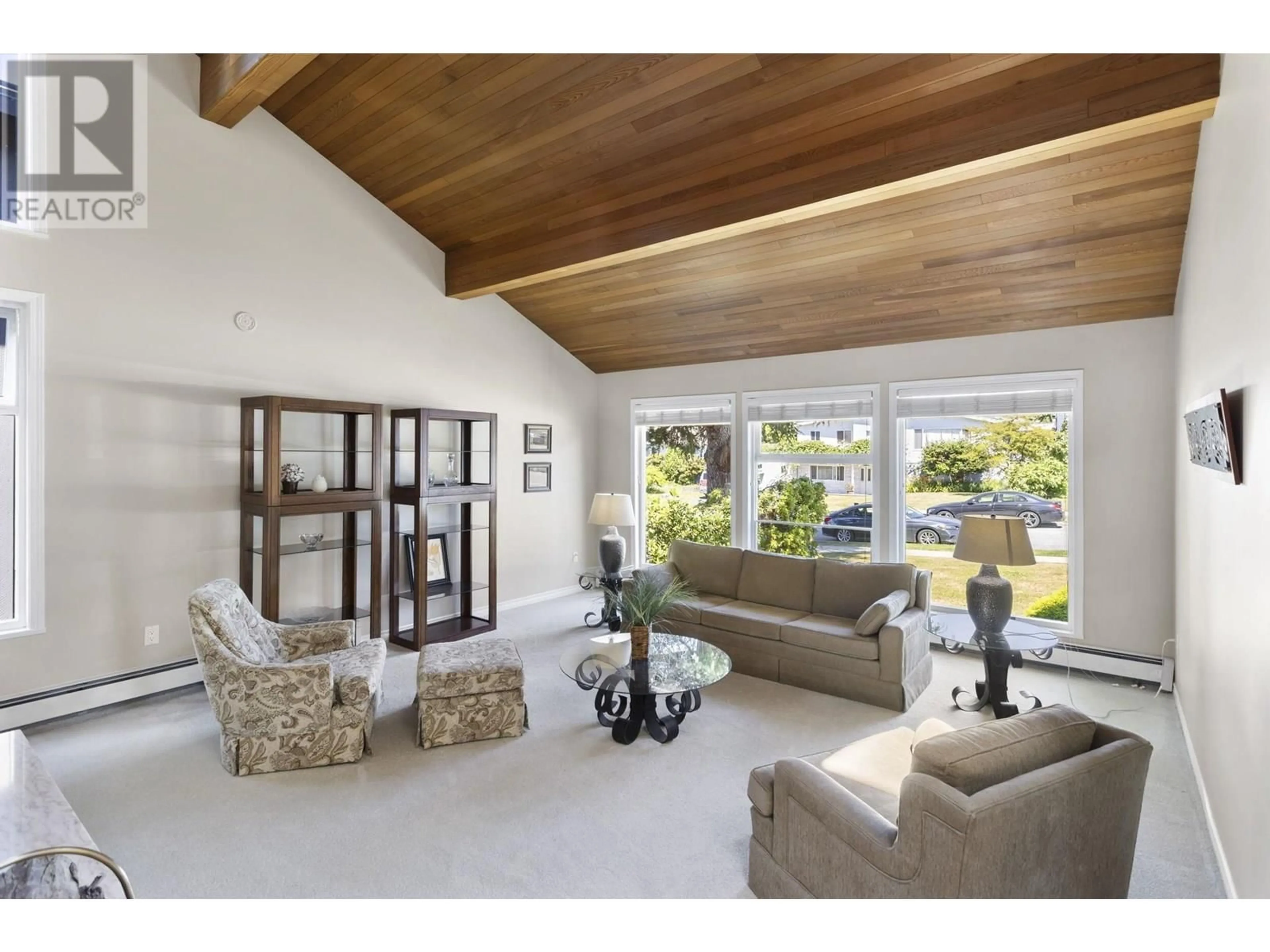 Living room with furniture, unknown for 6330 LOCHDALE STREET, Burnaby British Columbia V5B2M5