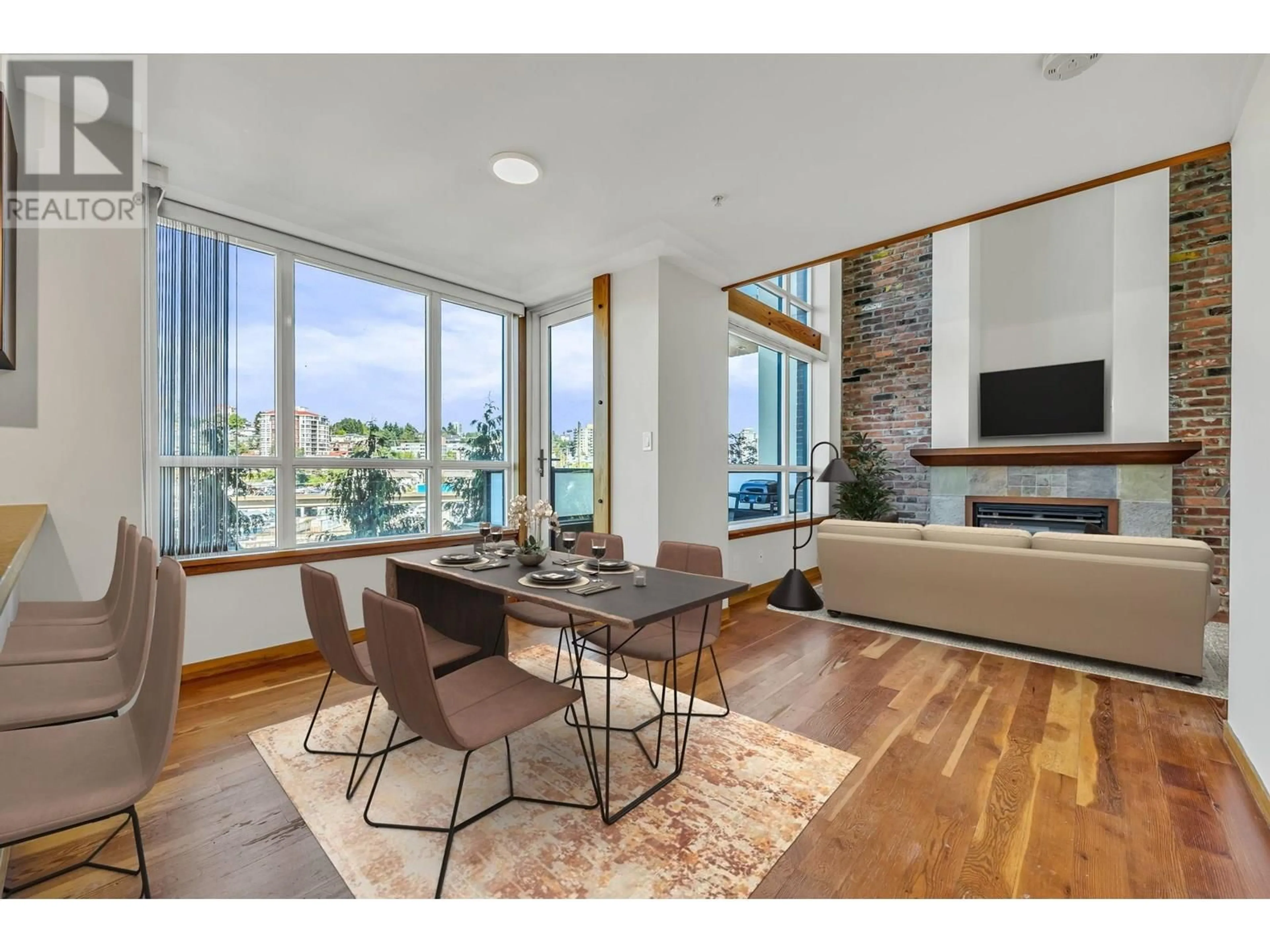 Unknown for 322 - 10 RENAISSANCE SQUARE, New Westminster British Columbia V3M7B1