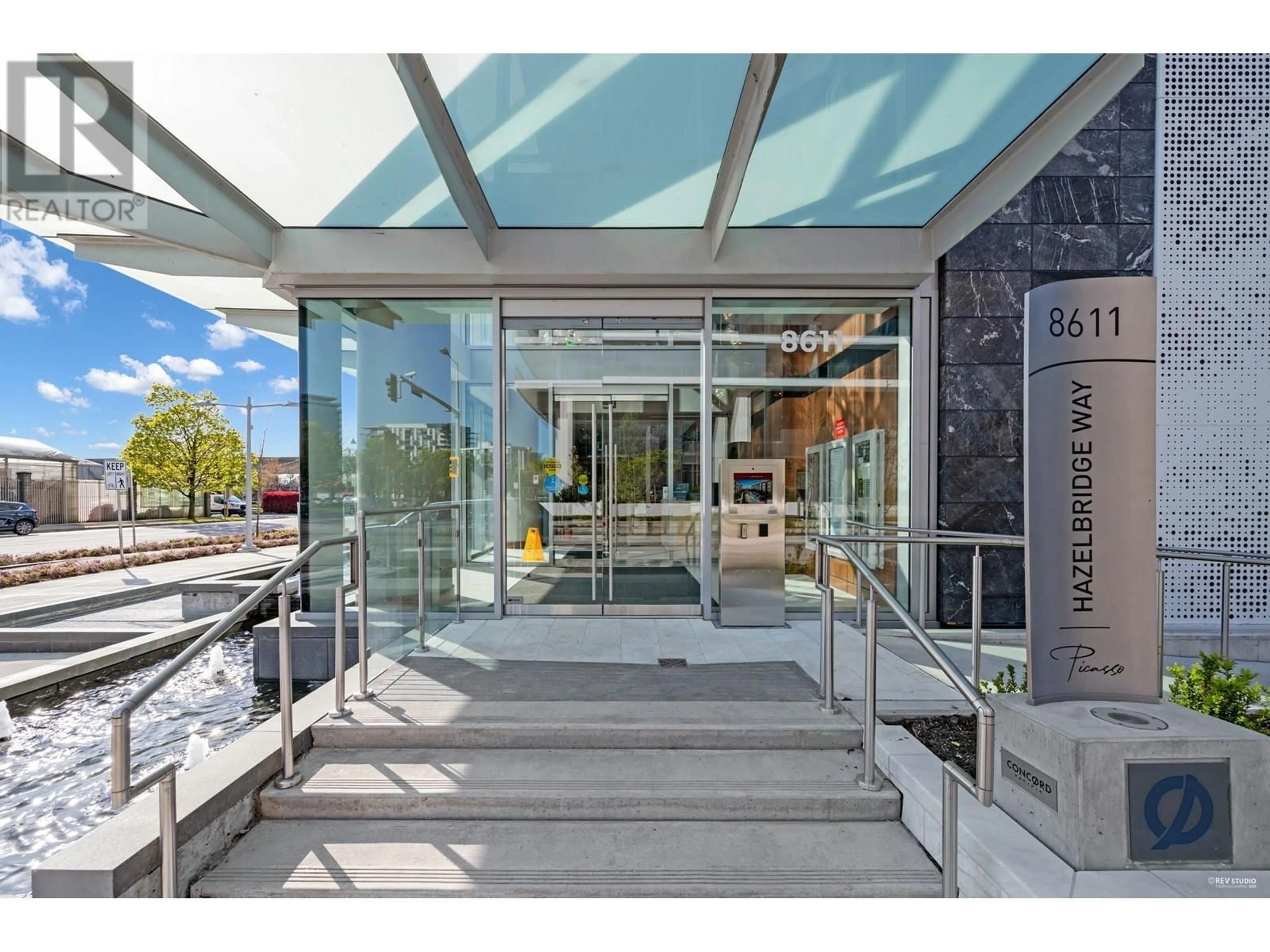 Indoor foyer for 416 - 8611 HAZELBRIDGE WAY, Richmond British Columbia V6X0W8