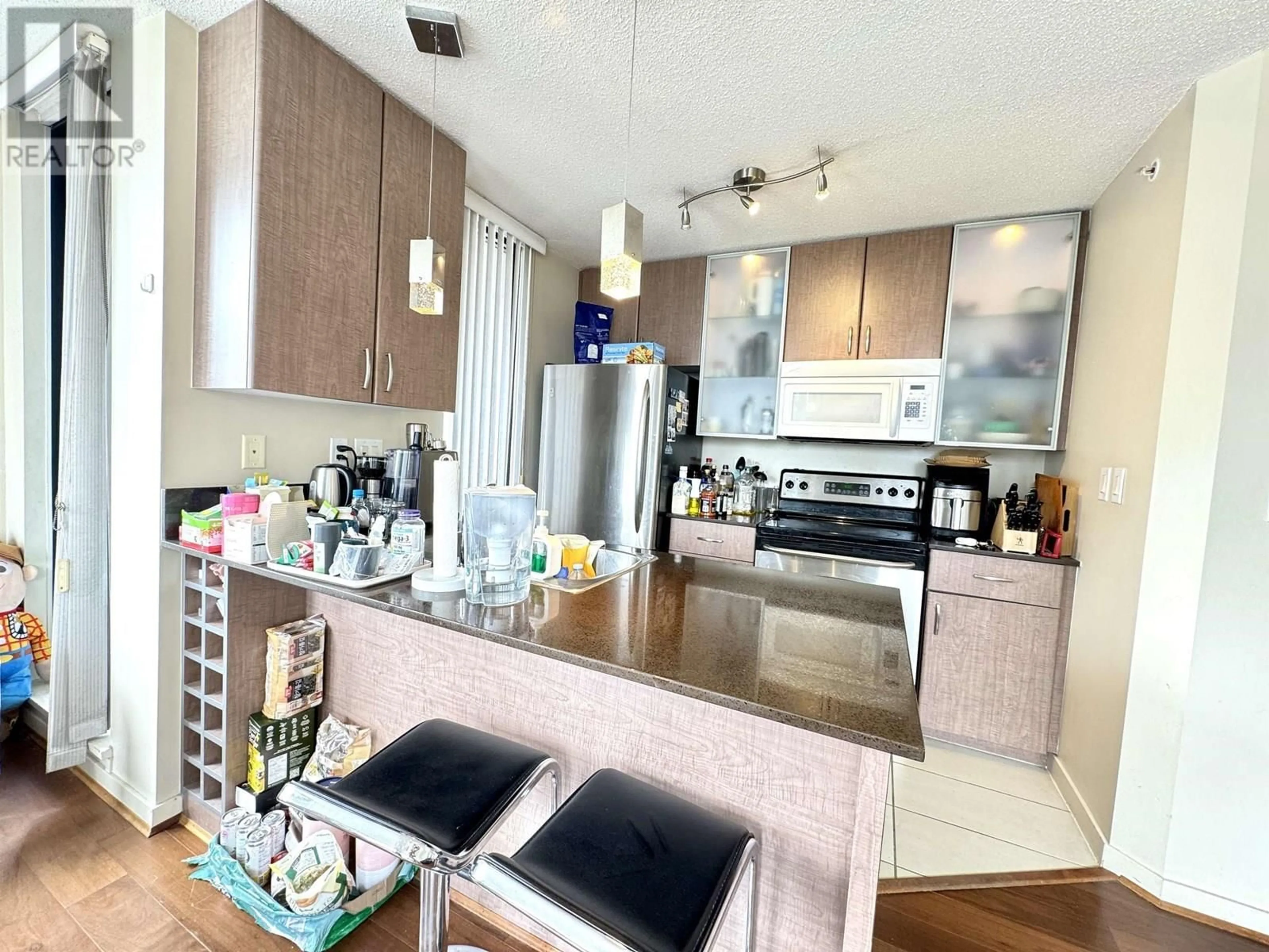 Open concept kitchen, unknown for 1404 - 909 MAINLAND STREET, Vancouver British Columbia V6B1S3