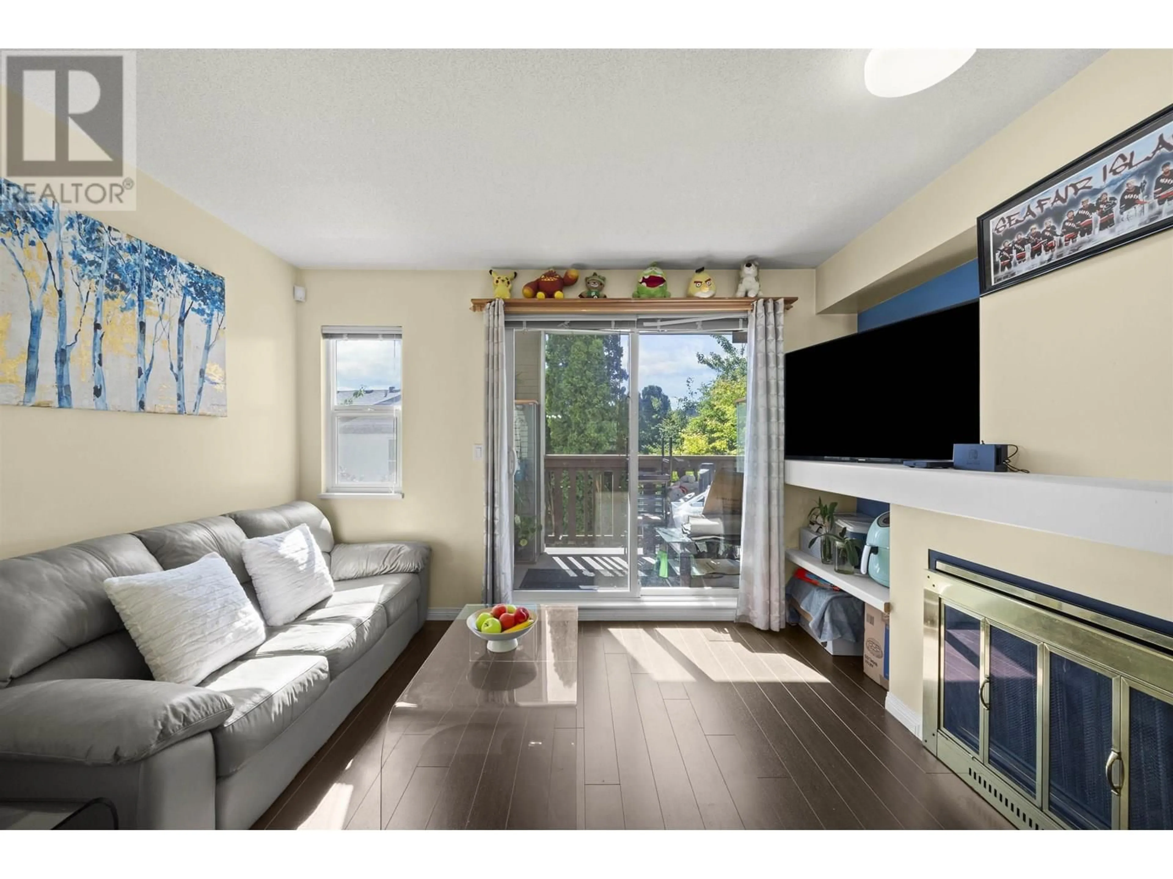 Living room with furniture, wood/laminate floor for 3 - 7111 LYNNWOOD DRIVE, Richmond British Columbia V7C5S9