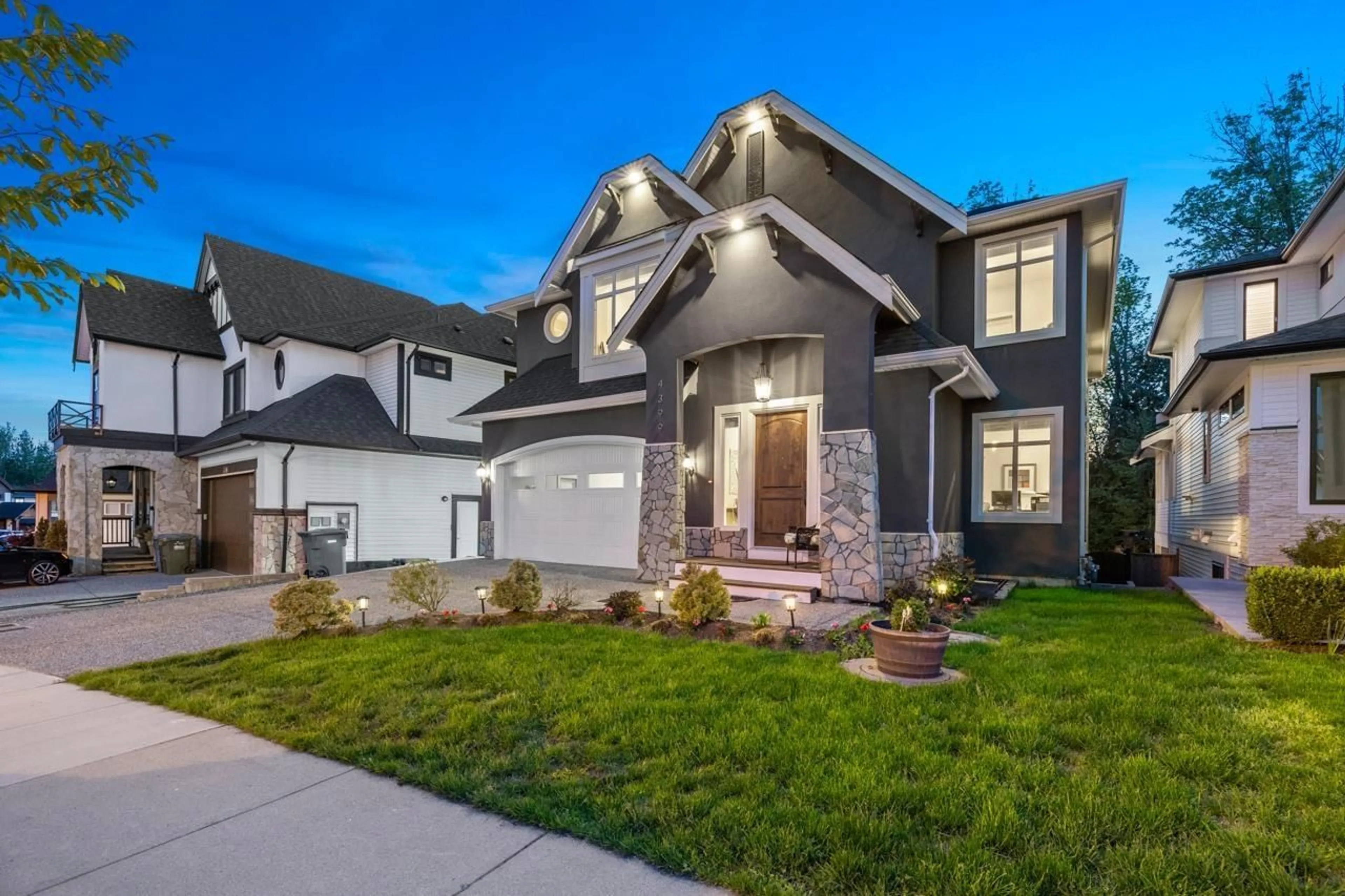Home with vinyl exterior material, street for 4399 EMILY CARR, Abbotsford British Columbia V3G0E9