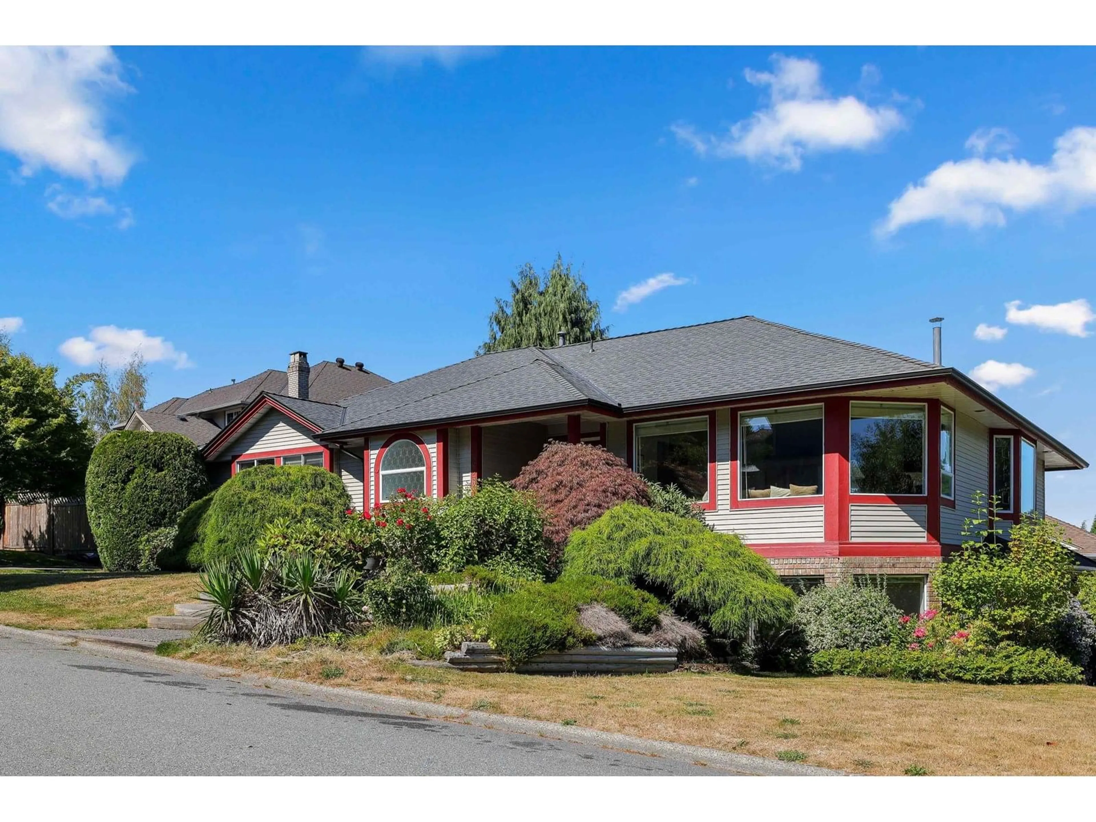 Home with vinyl exterior material, street for 5826 190, Surrey British Columbia V3S7R8