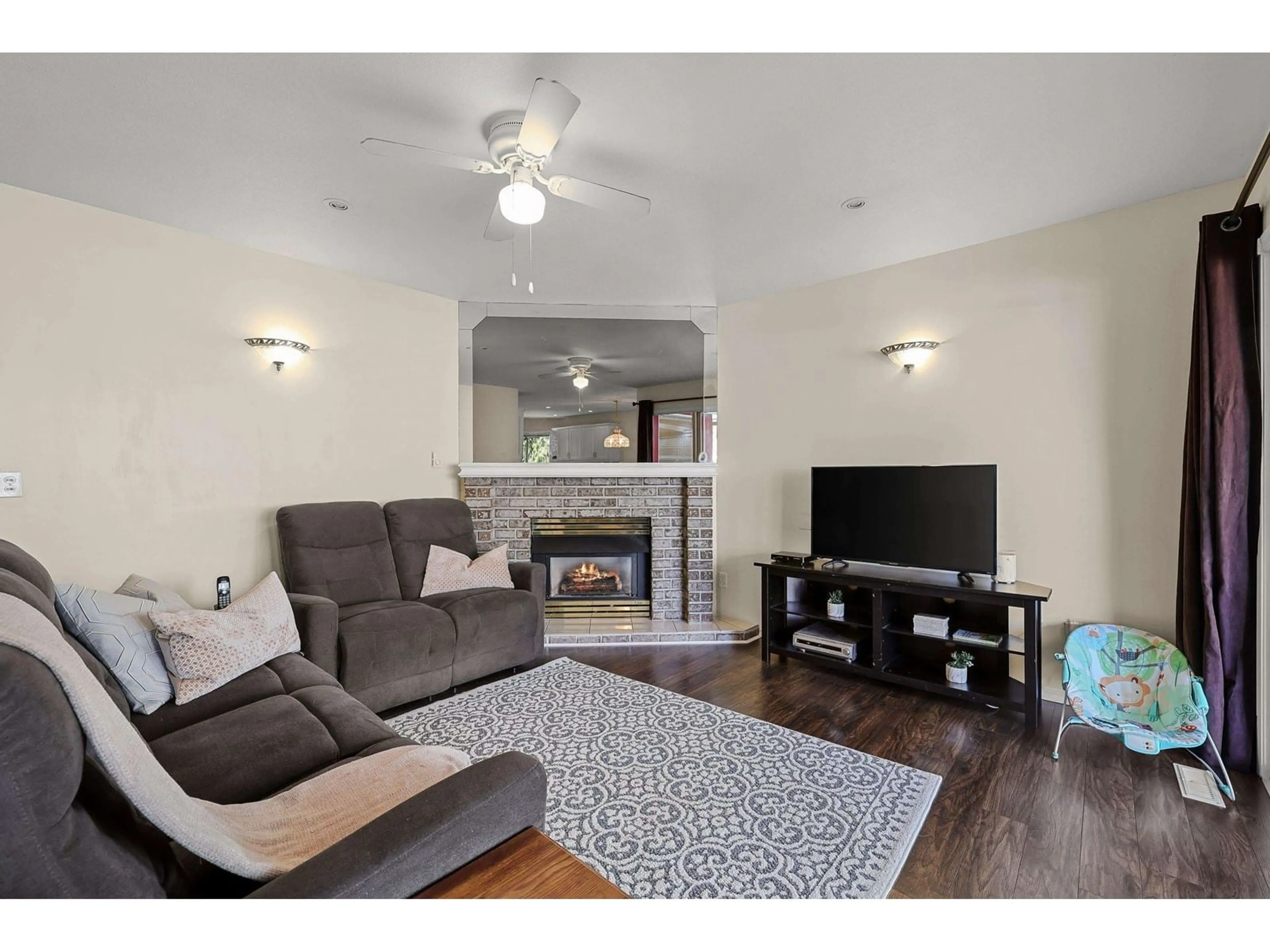 Living room with furniture, wood/laminate floor for 5826 190, Surrey British Columbia V3S7R8