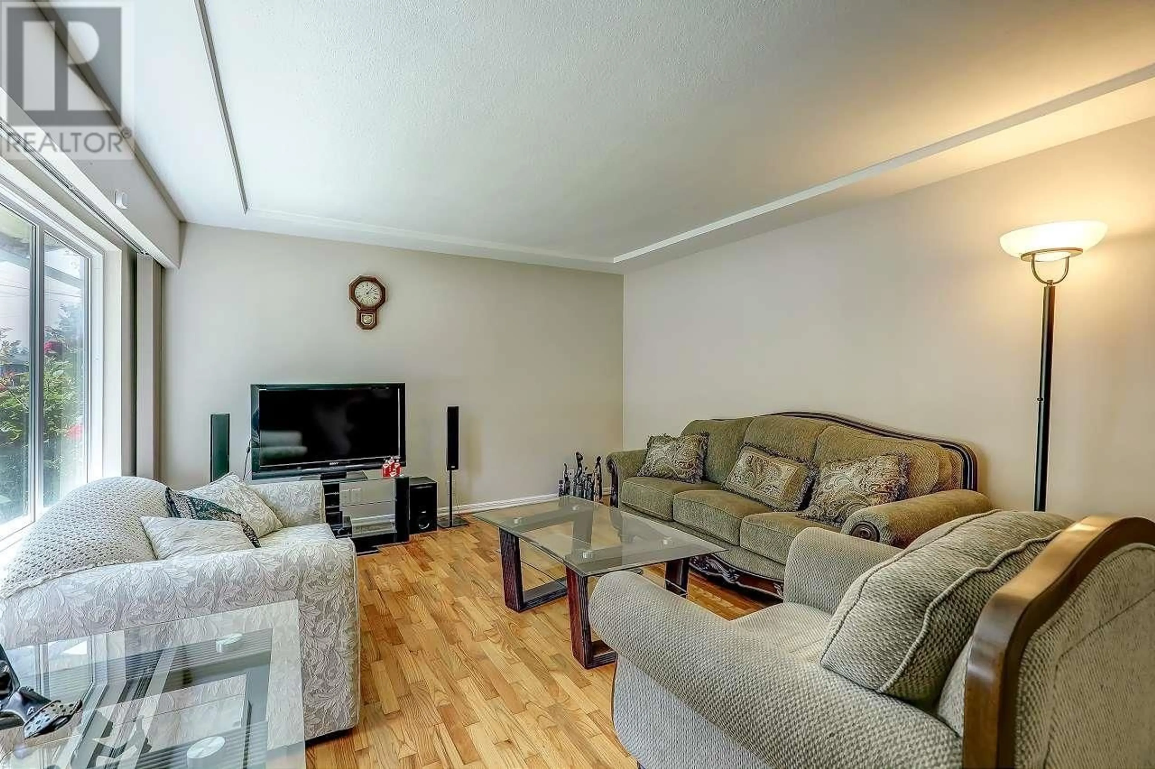 Living room with furniture, wood/laminate floor for 23979 118 AVENUE, Maple Ridge British Columbia V4R1Y8