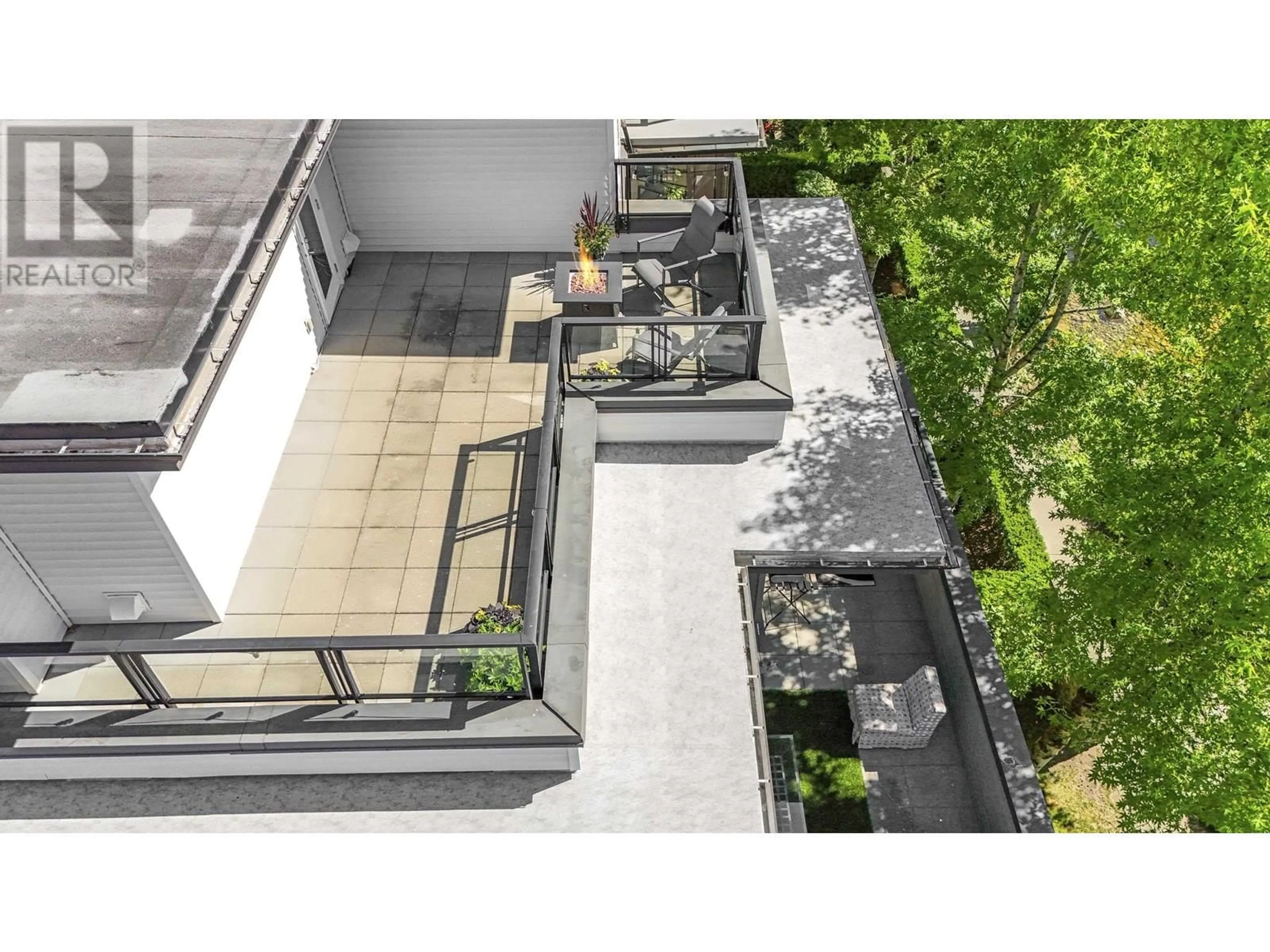 Patio, unknown for 401 - 7428 BYRNEPARK WALK, Burnaby British Columbia V3N0B4
