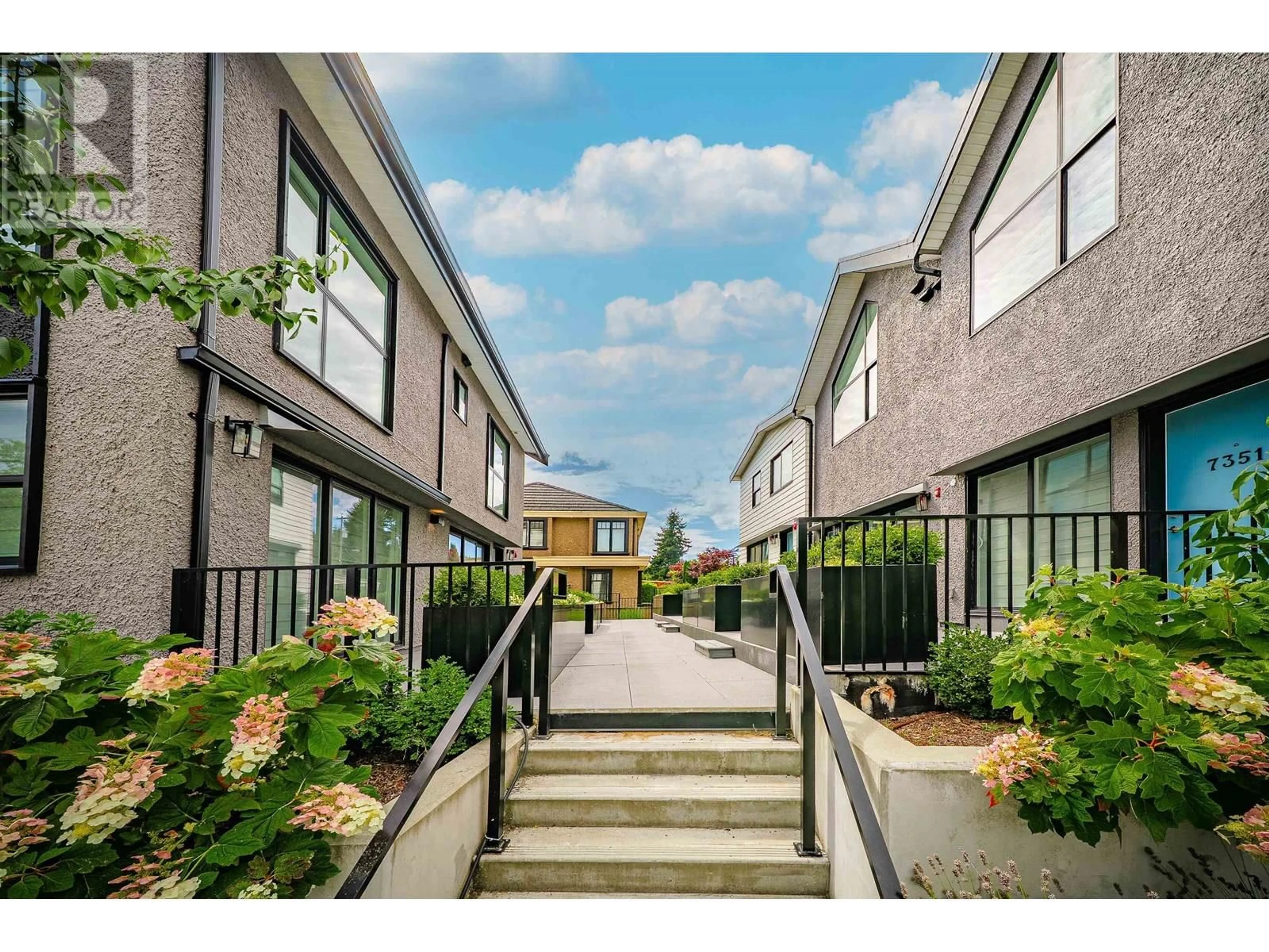 Patio, street for 7359 OAK STREET, Vancouver British Columbia V6P1V7