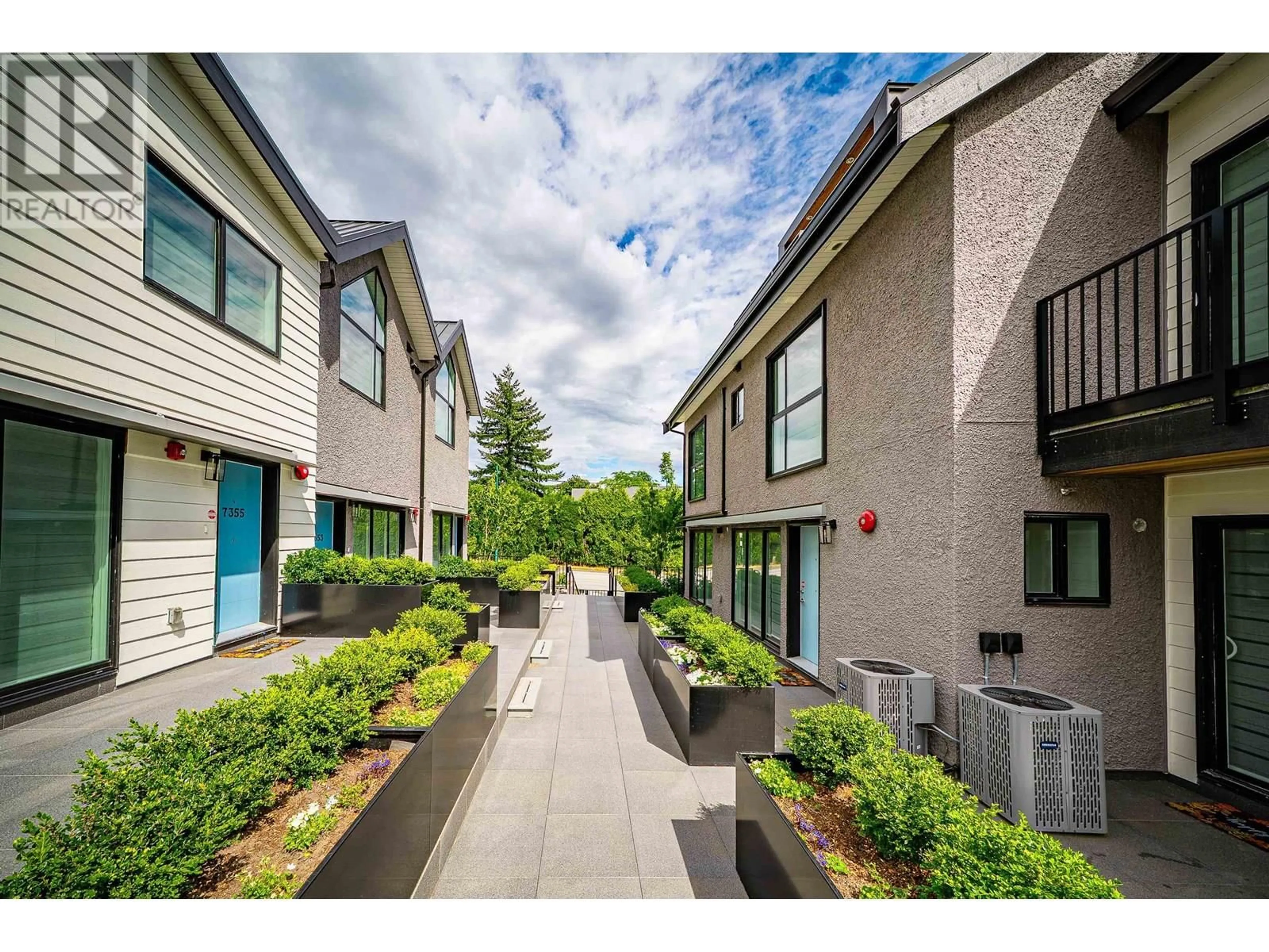 Patio, street for 7359 OAK STREET, Vancouver British Columbia V6P1V7