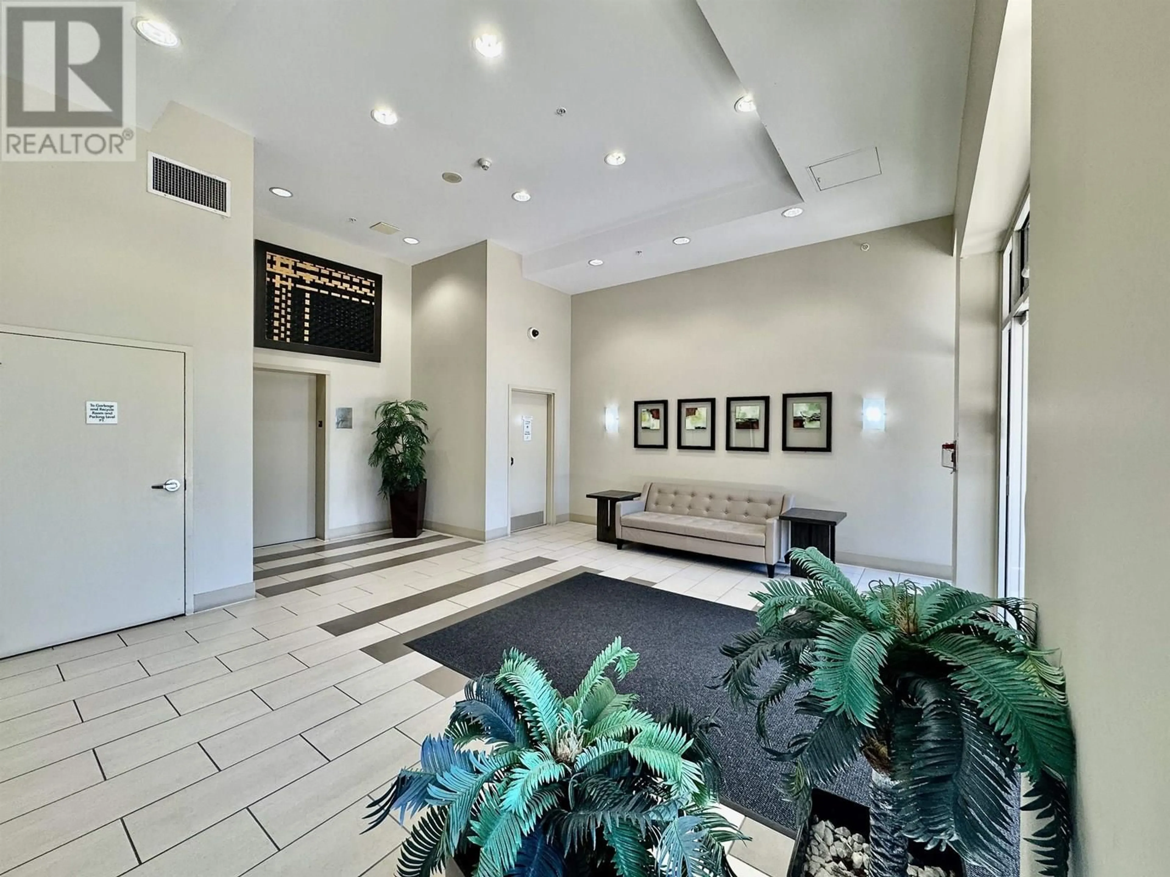 Indoor foyer for 220 - 8480 GRANVILLE AVENUE, Richmond British Columbia V6Y4E8