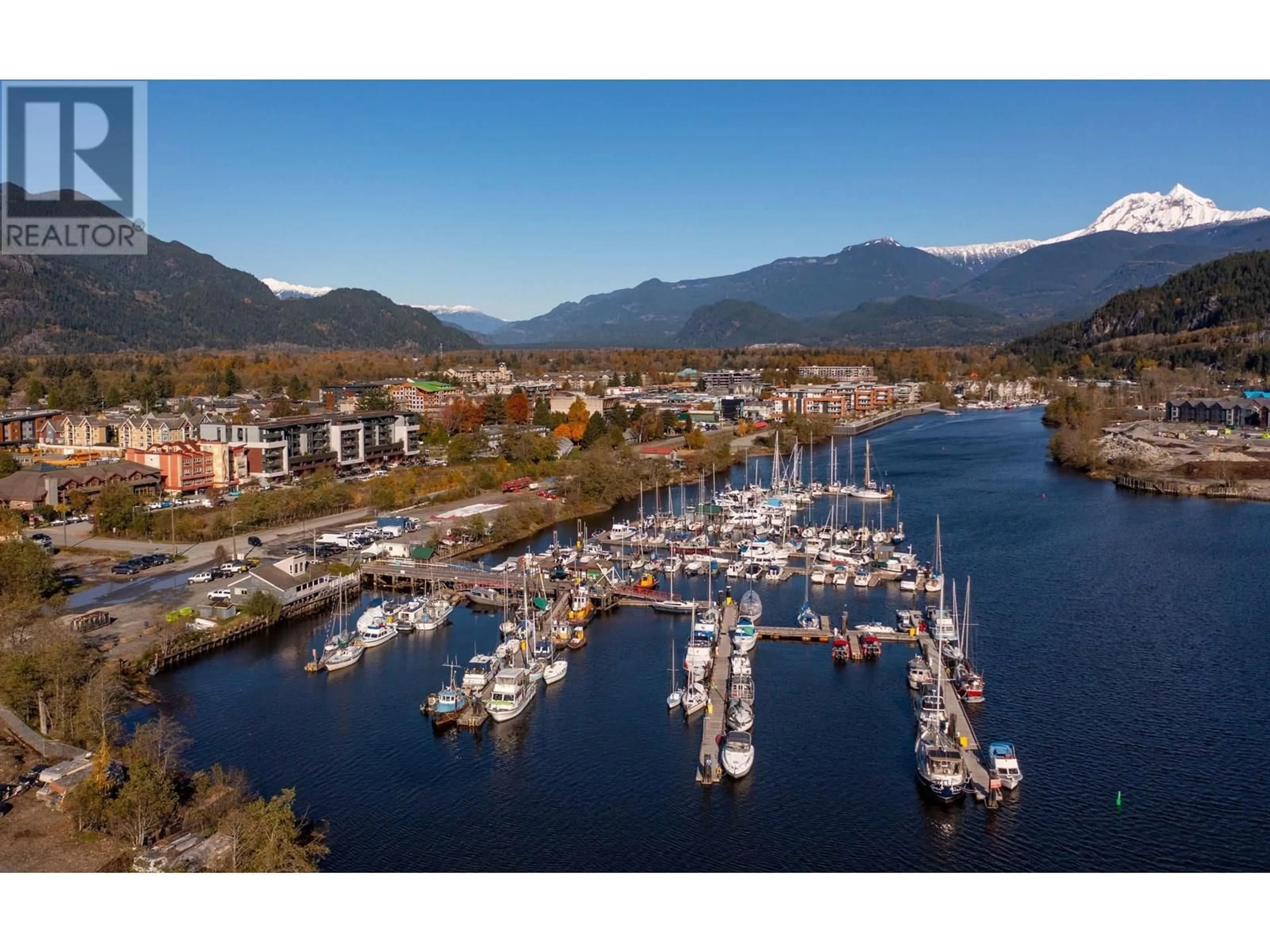 A pic from outside/outdoor area/front of a property/back of a property/a pic from drone, water/lake/river/ocean view for 405 - 1365 VICTORIA STREET, Squamish British Columbia V0N3G0