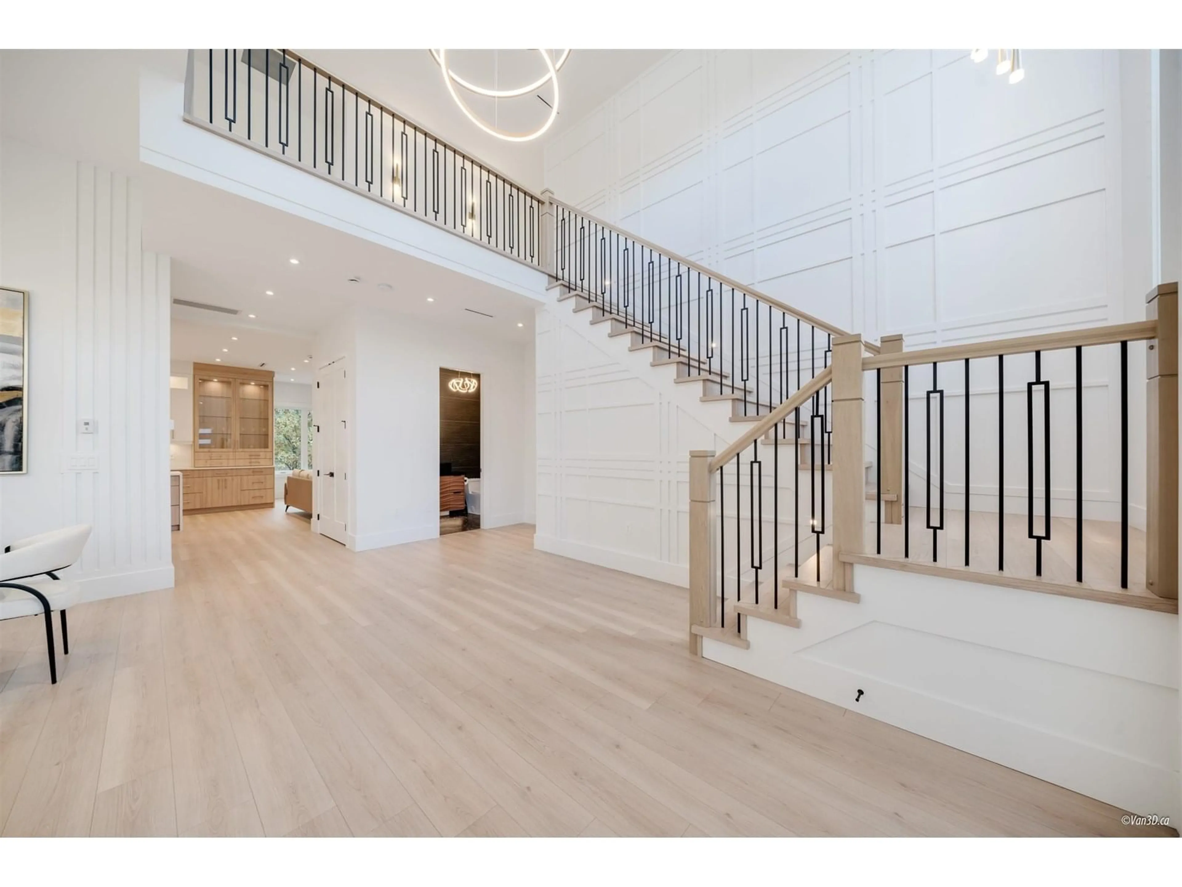 Indoor foyer for 6366 193B, Surrey British Columbia V3S7L6