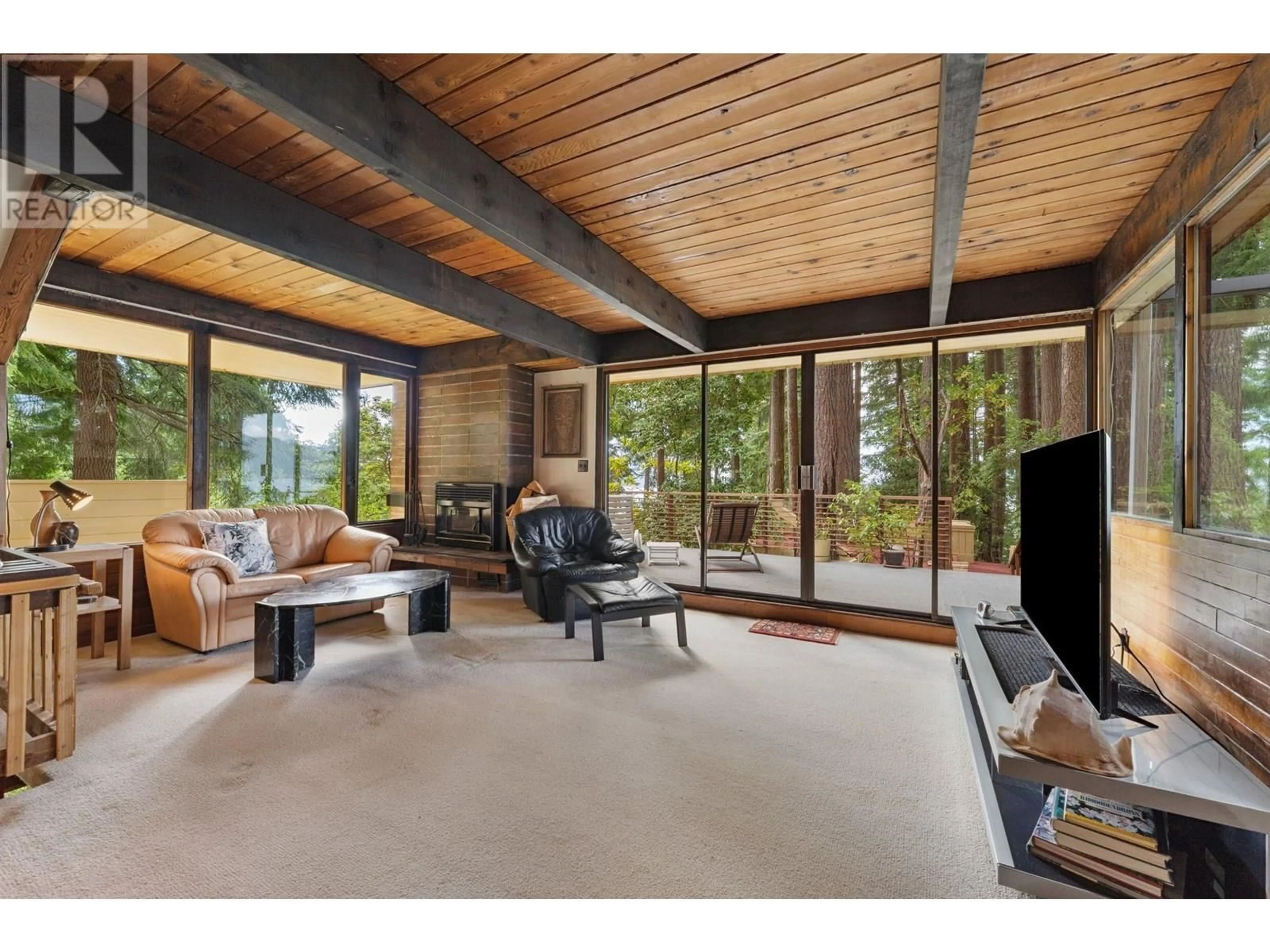 Living room with furniture, unknown for 155 HIGHVIEW PLACE, Lions Bay British Columbia V0N2E0