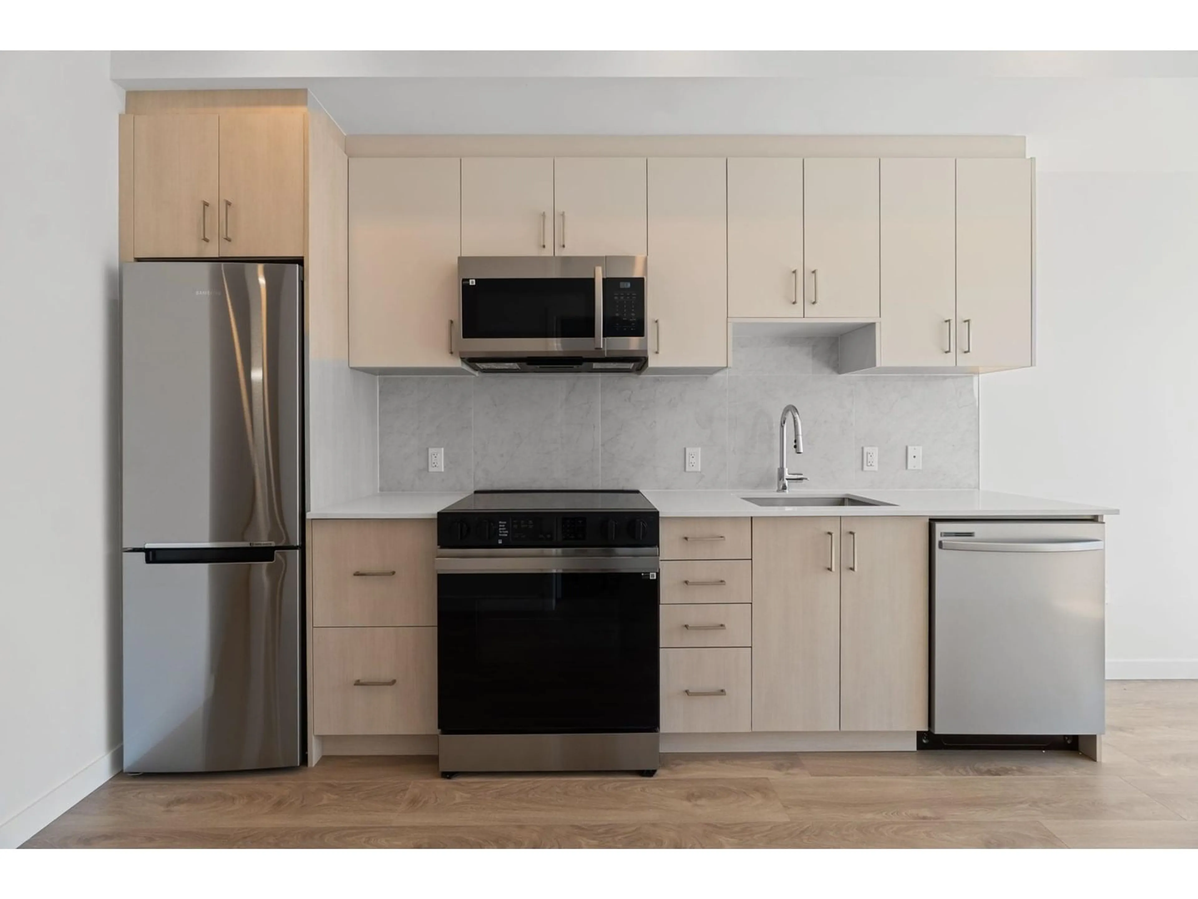 Standard kitchen, wood/laminate floor for W412 - 13838 108, Surrey British Columbia V3T0T8