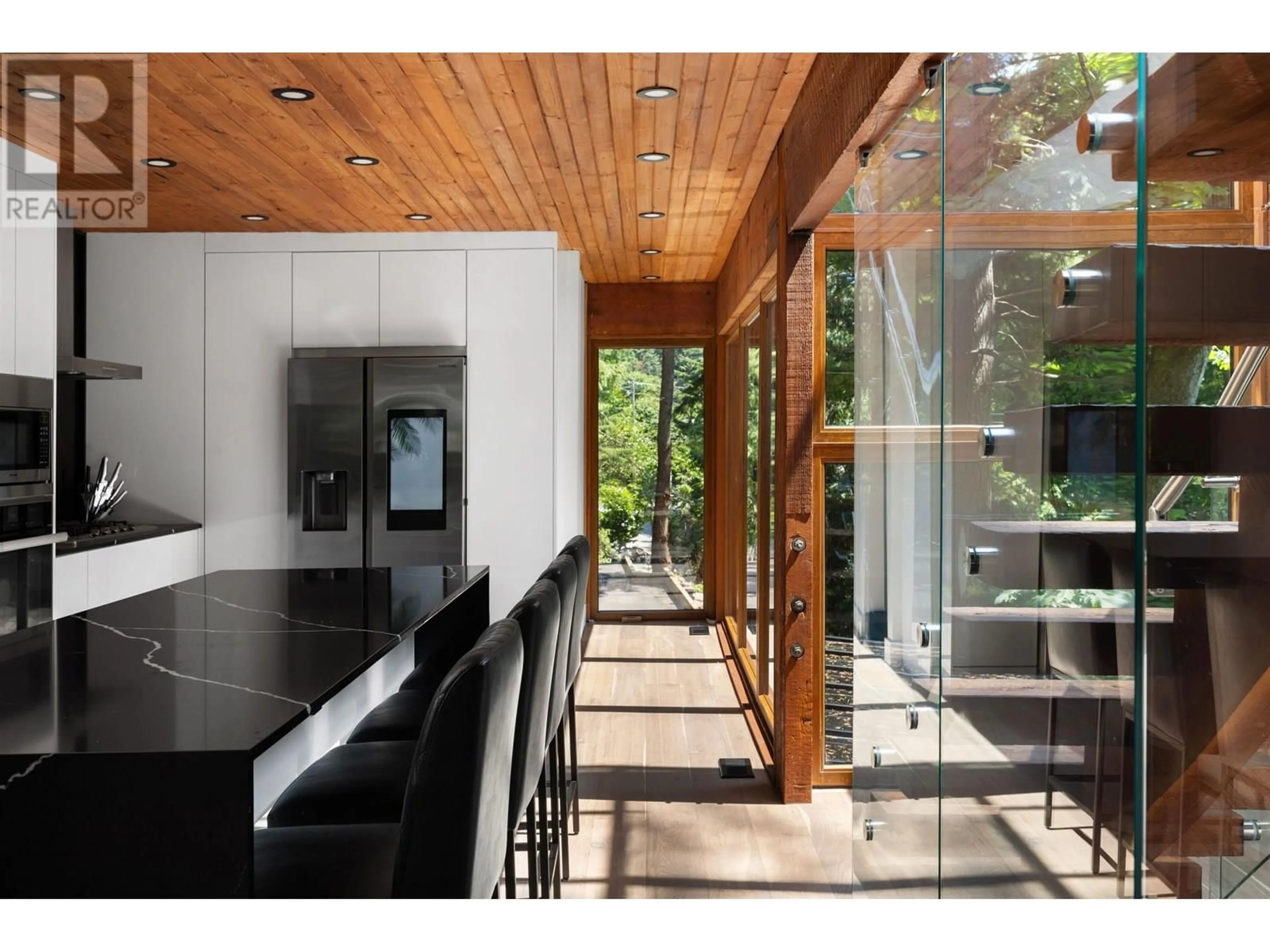 Contemporary kitchen, unknown for 6915 MARINE DRIVE, West Vancouver British Columbia V7W2T4