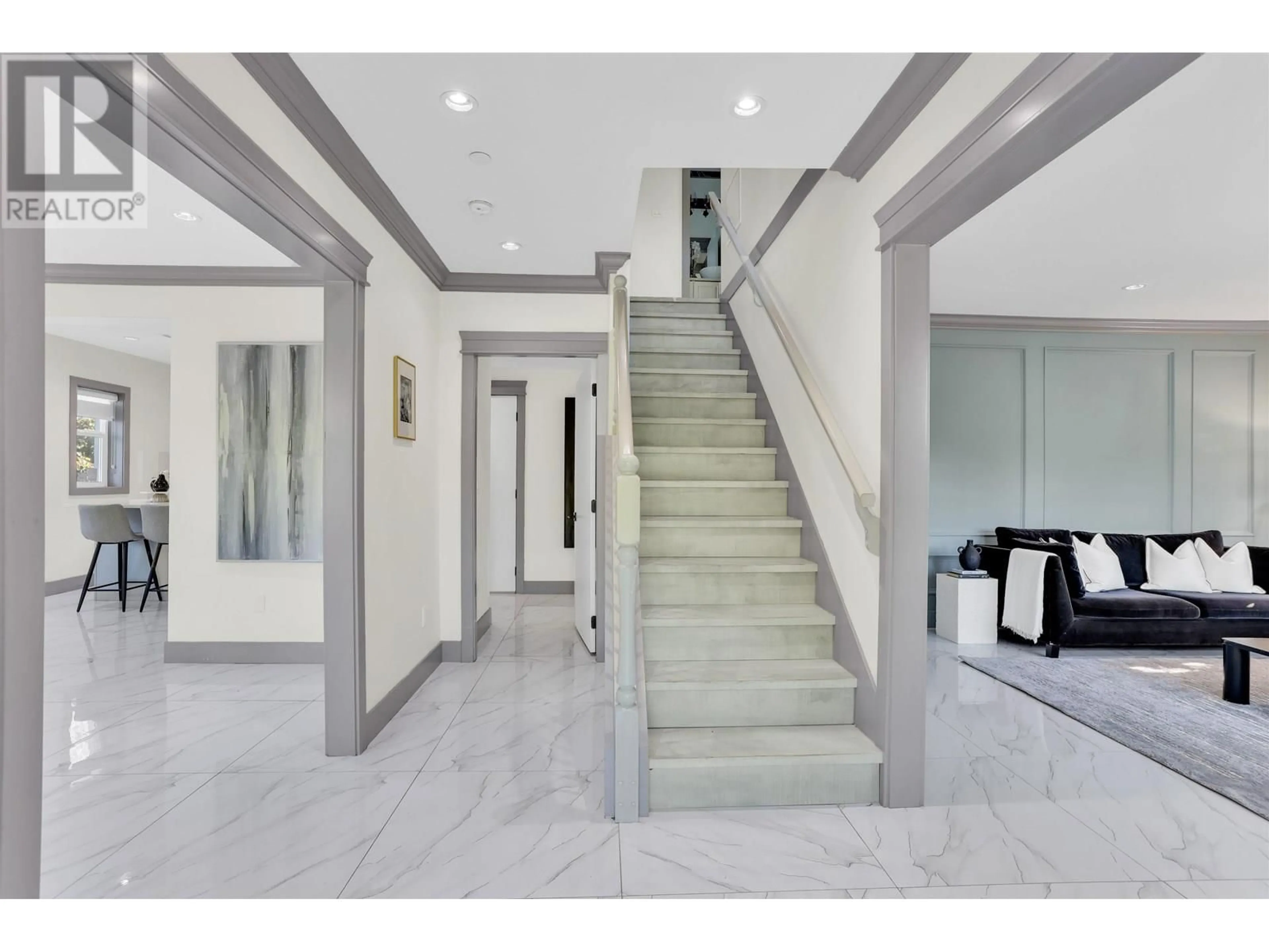 Indoor foyer for 1008 24TH AVENUE, Vancouver British Columbia V5V2B1