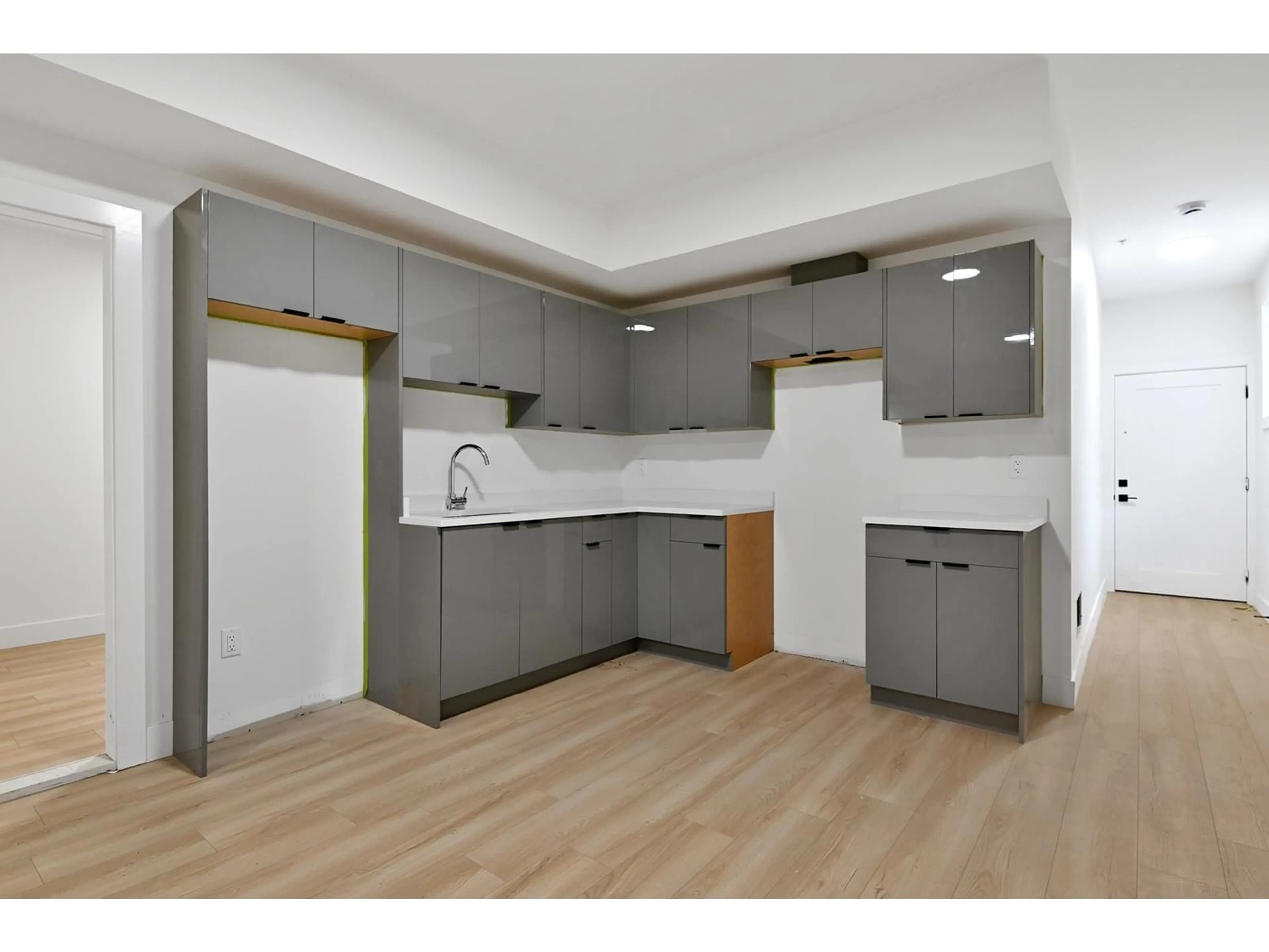 Standard kitchen, wood/laminate floor for A - 32901 3RD, Mission British Columbia V2V1N2