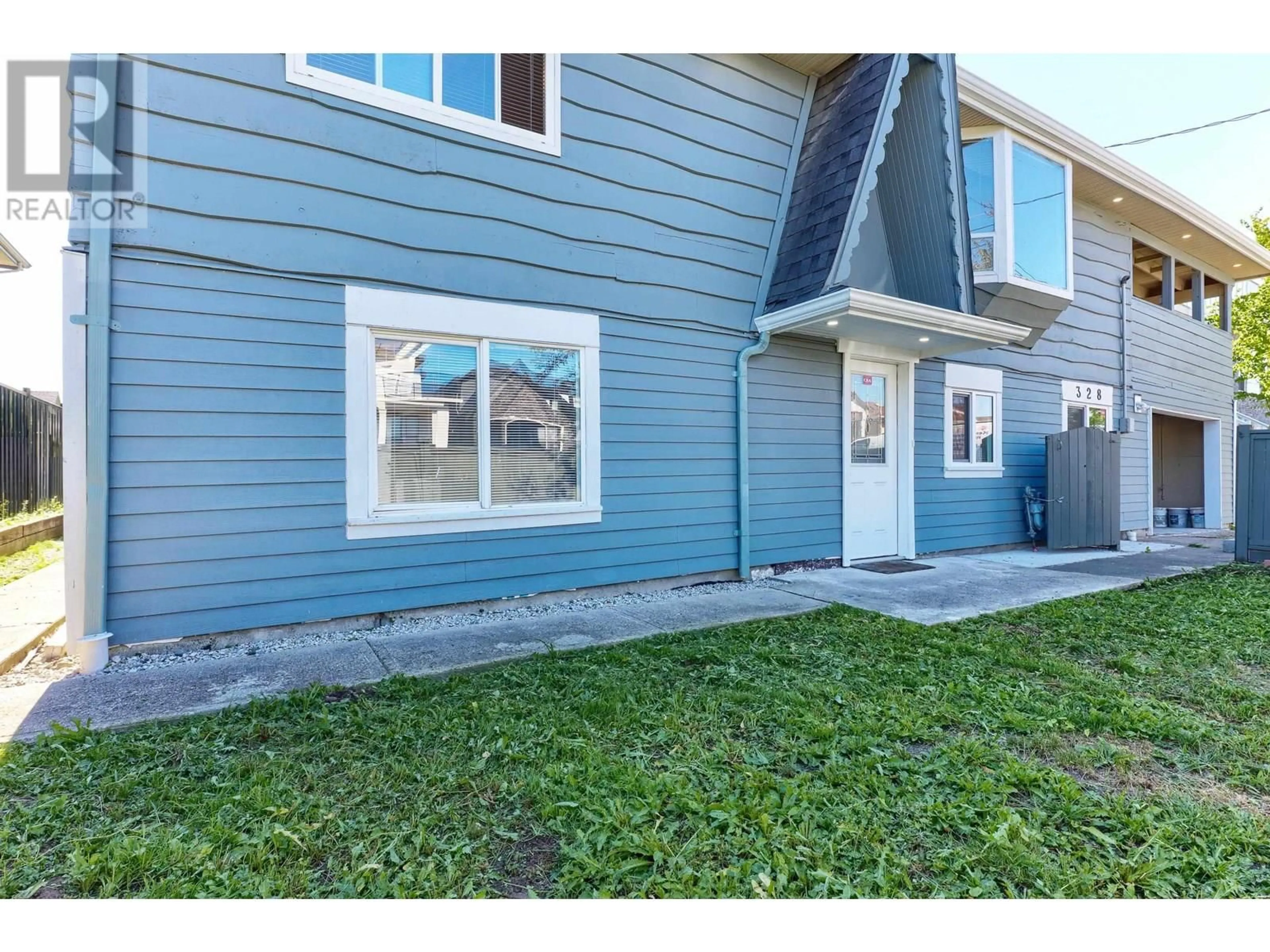 Home with vinyl exterior material, street for 328 FENTON STREET, New Westminster British Columbia V3M5H9