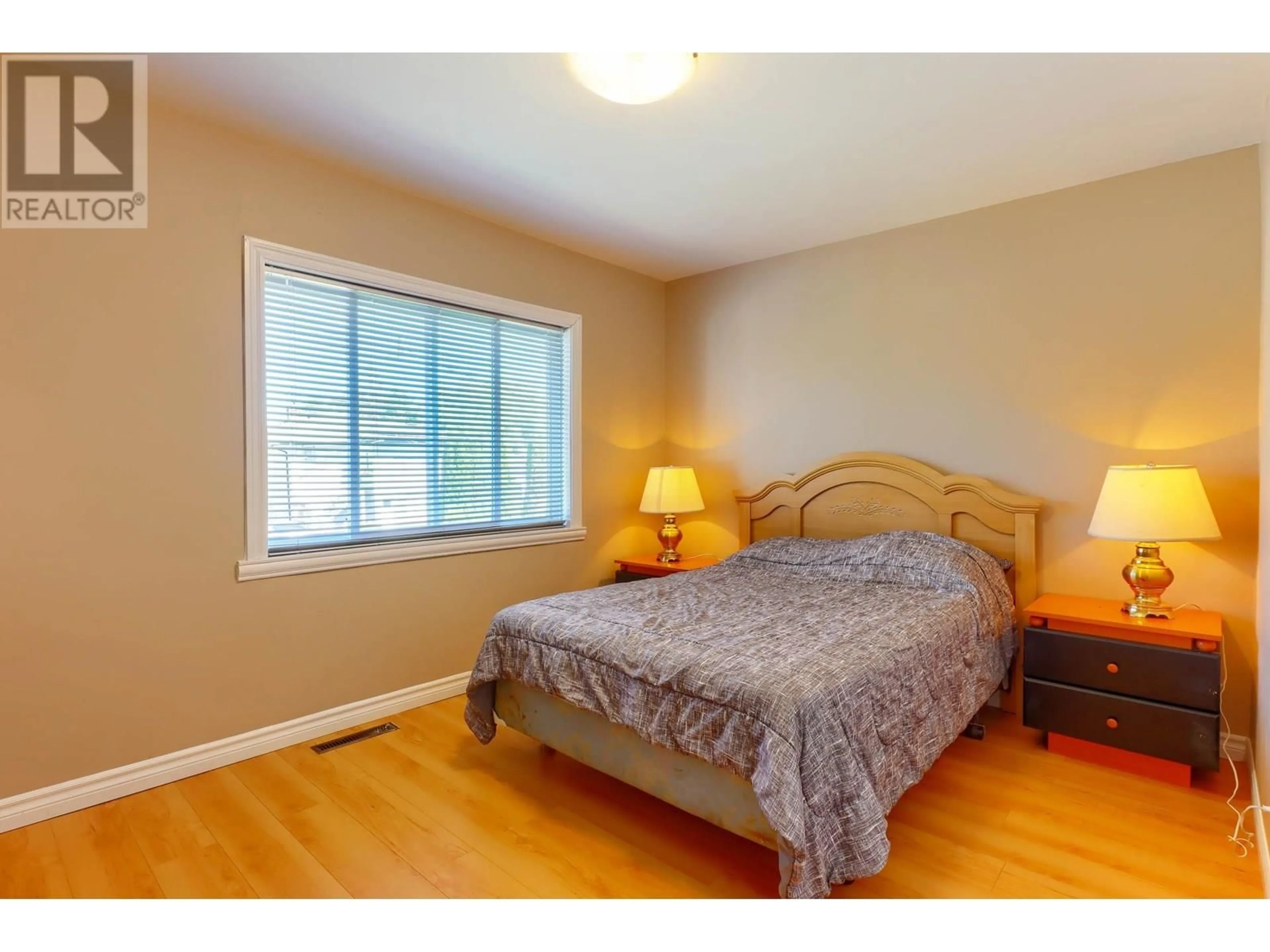 Bedroom with bed, wood/laminate floor for 328 FENTON STREET, New Westminster British Columbia V3M5H9