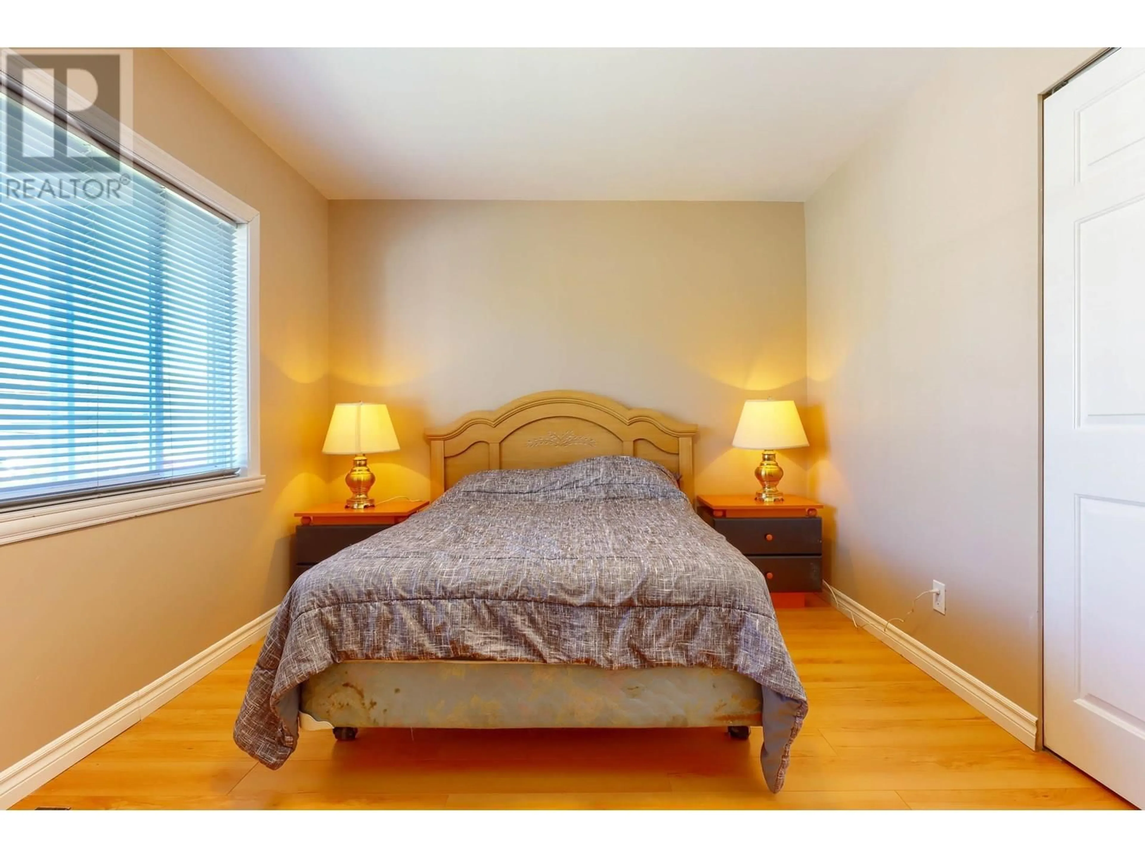 Bedroom with bed, wood/laminate floor for 328 FENTON STREET, New Westminster British Columbia V3M5H9