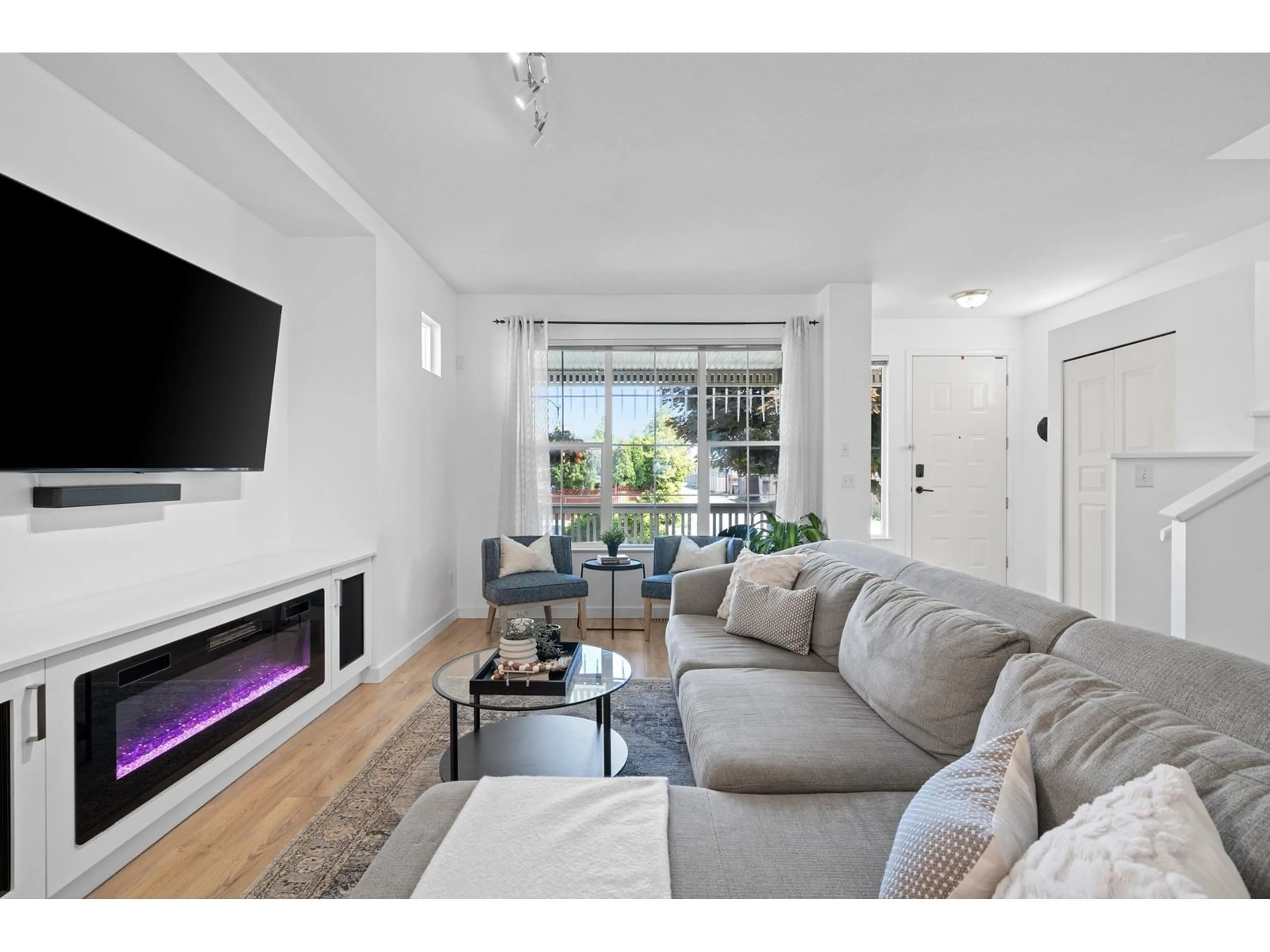 Living room with furniture, unknown for 6721 184A, Surrey British Columbia V3S9A8
