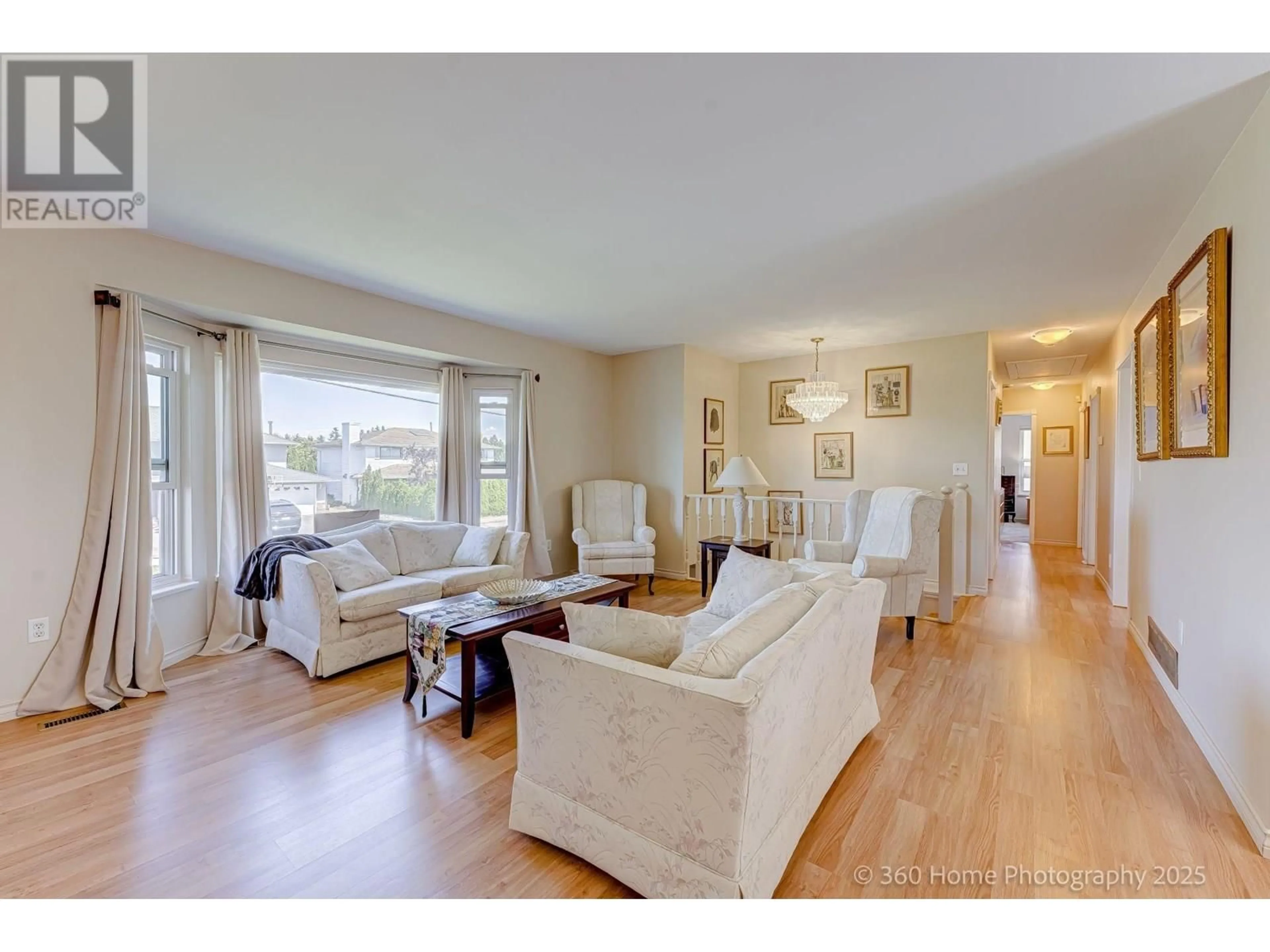 Living room with furniture, unknown for 6534 HOLLY PARK DRIVE, Delta British Columbia V4K4Y7
