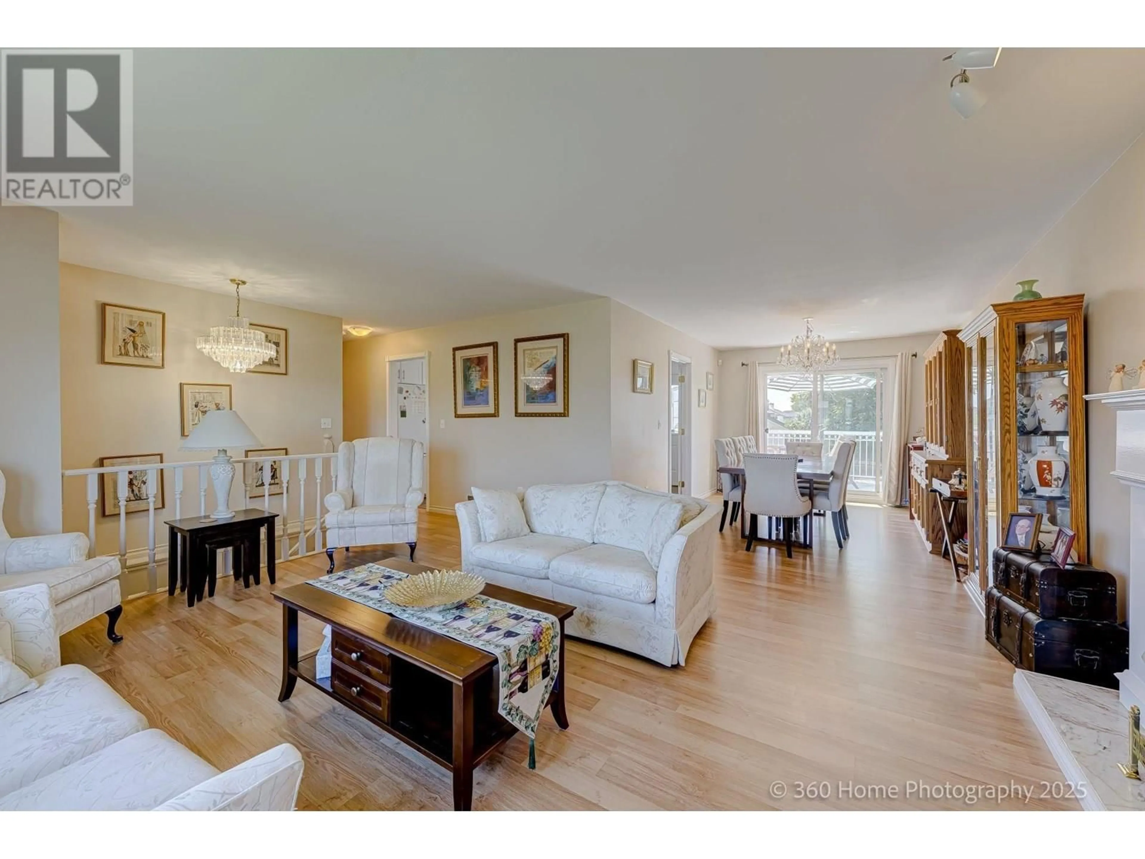 Living room with furniture, unknown for 6534 HOLLY PARK DRIVE, Delta British Columbia V4K4Y7