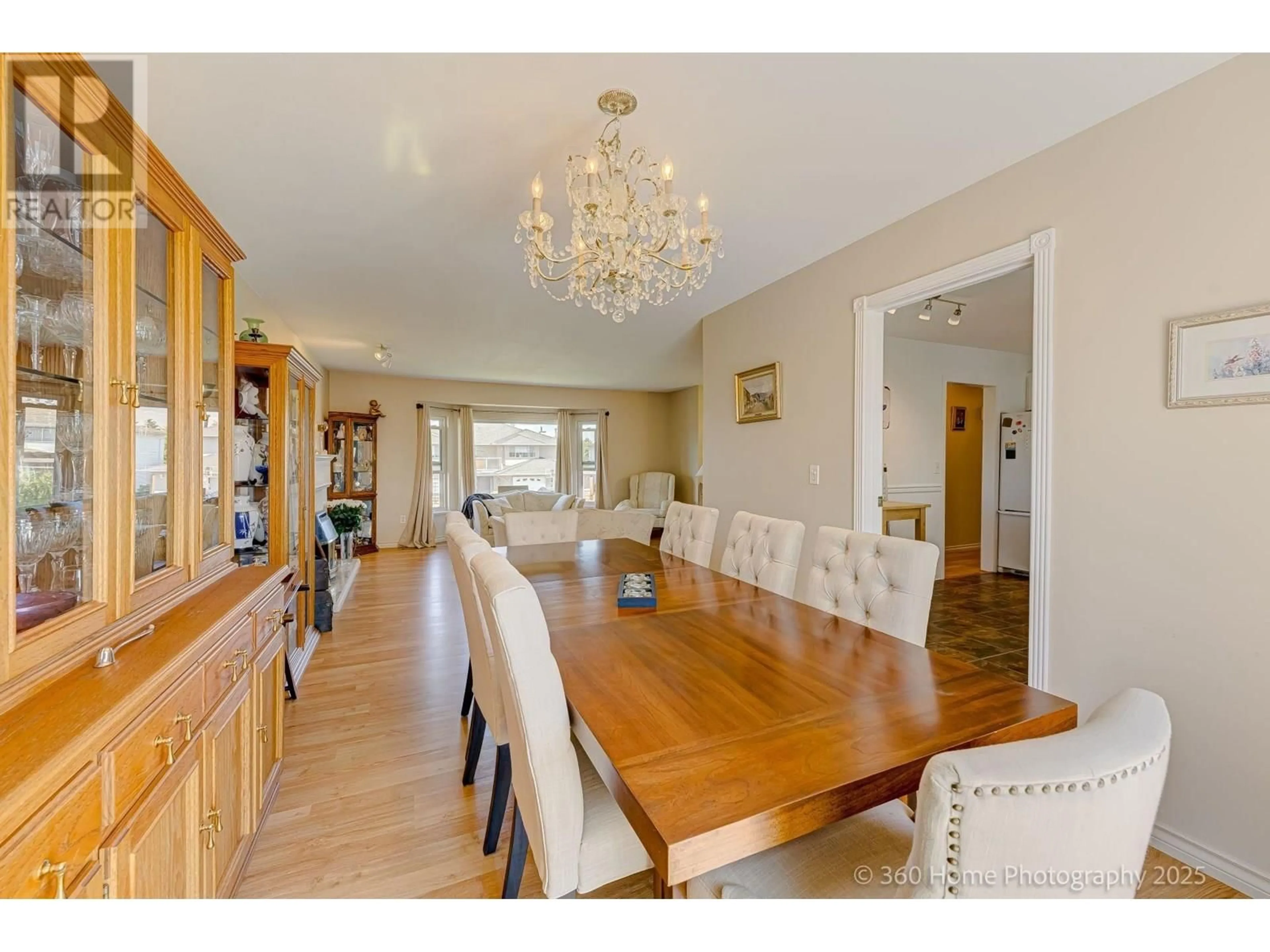 Dining room, wood/laminate floor for 6534 HOLLY PARK DRIVE, Delta British Columbia V4K4Y7