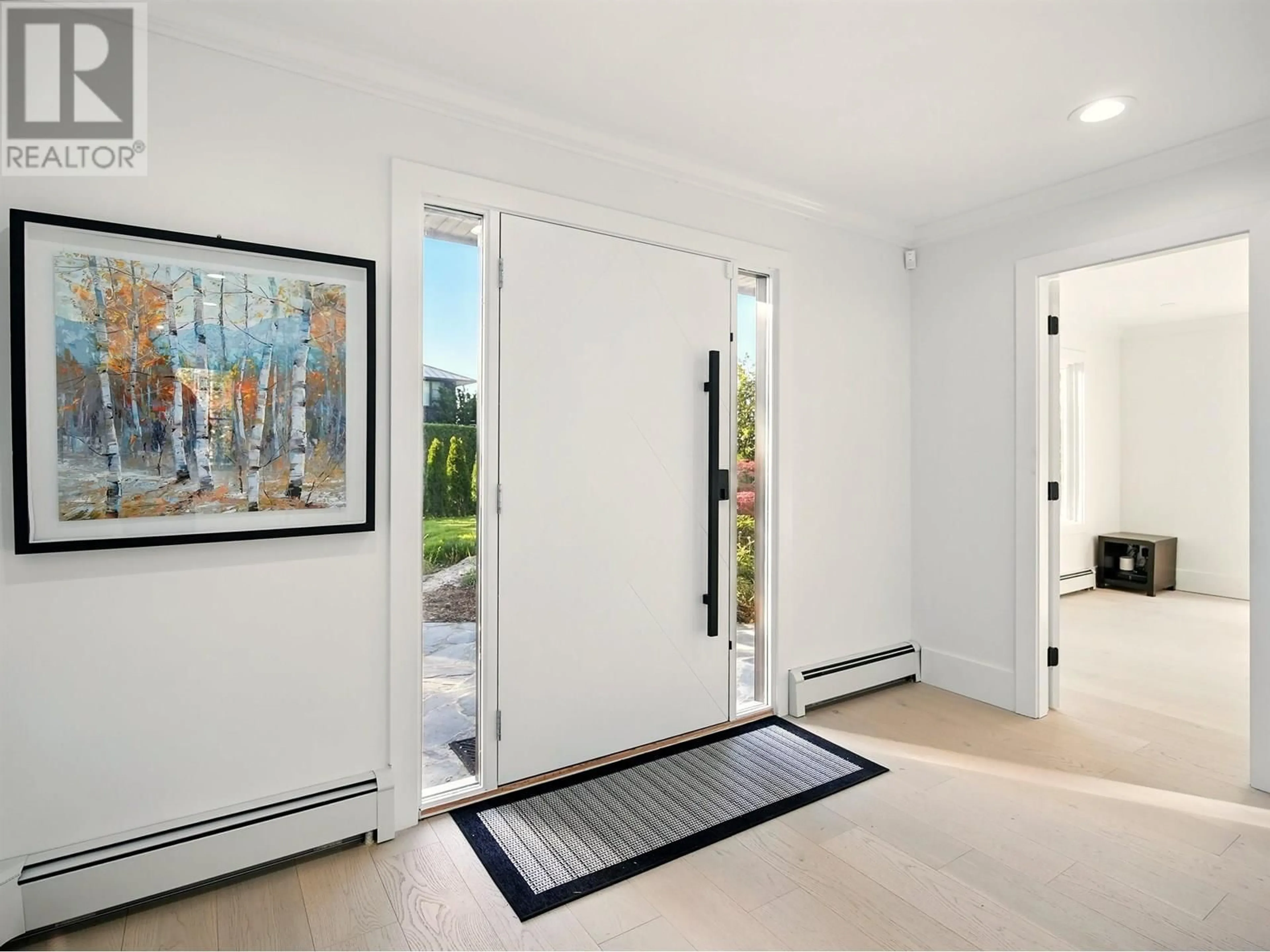 Indoor entryway for 6230 SUMMIT AVENUE, West Vancouver British Columbia V7W1Y2
