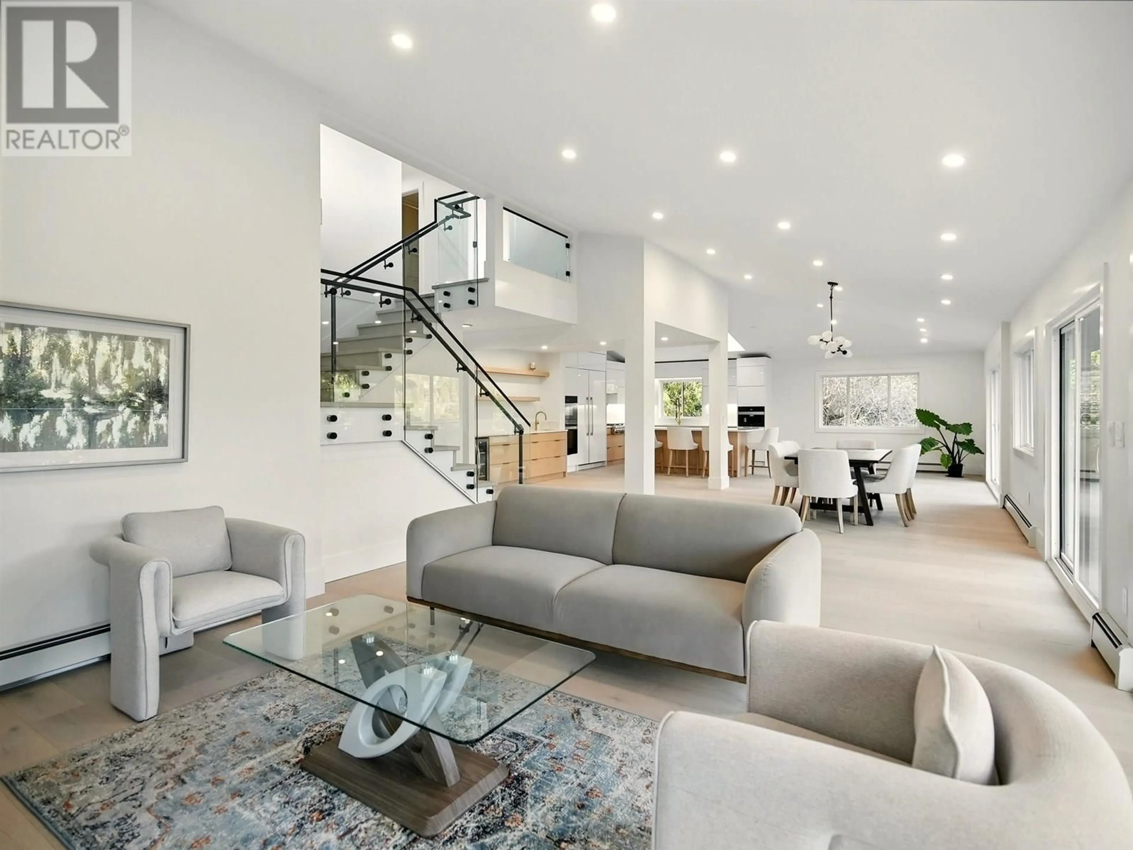 Living room with furniture, unknown for 6230 SUMMIT AVENUE, West Vancouver British Columbia V7W1Y2