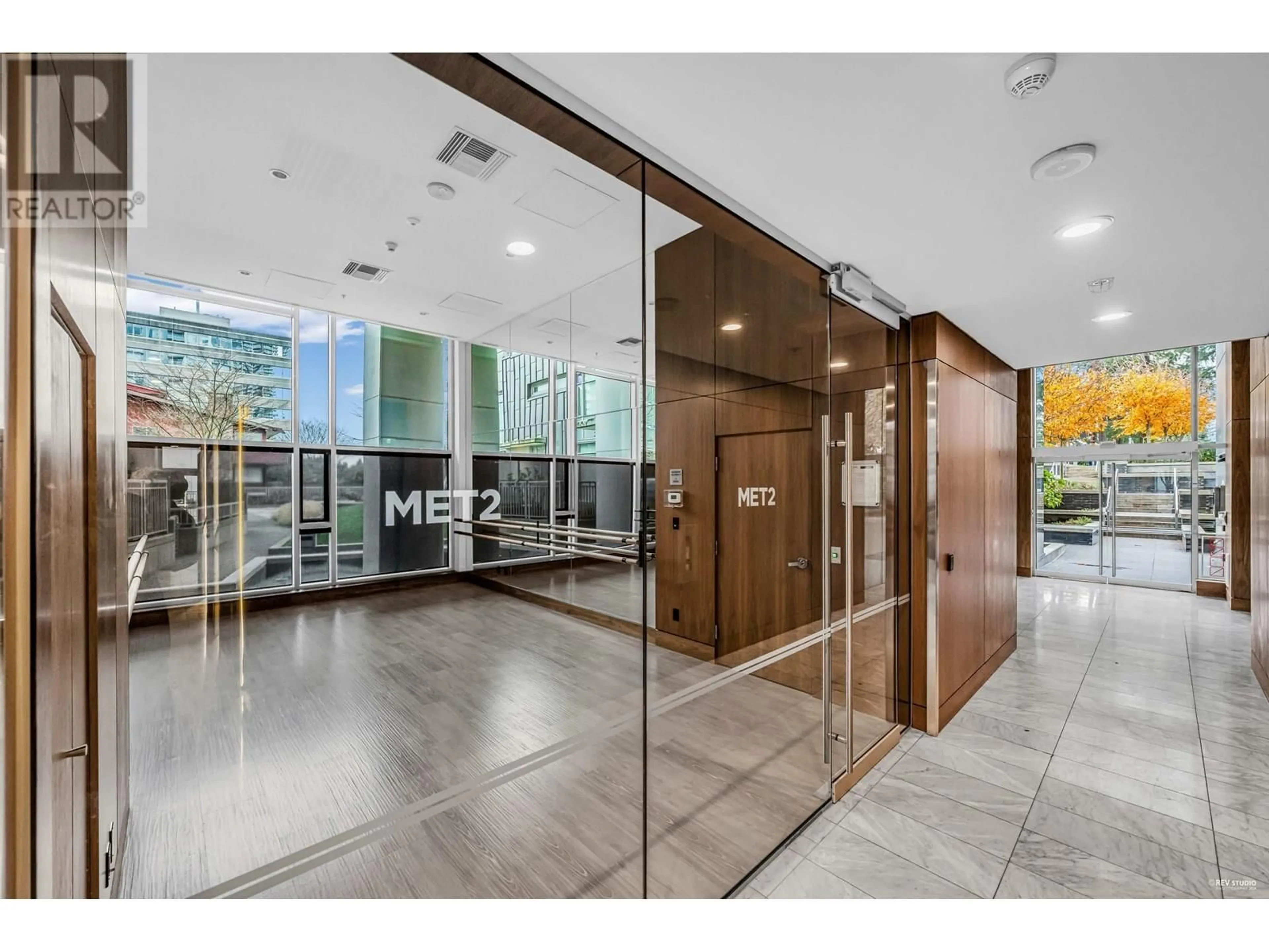 Indoor foyer for 1809 - 6538 NELSON AVENUE, Burnaby British Columbia V5H0G5