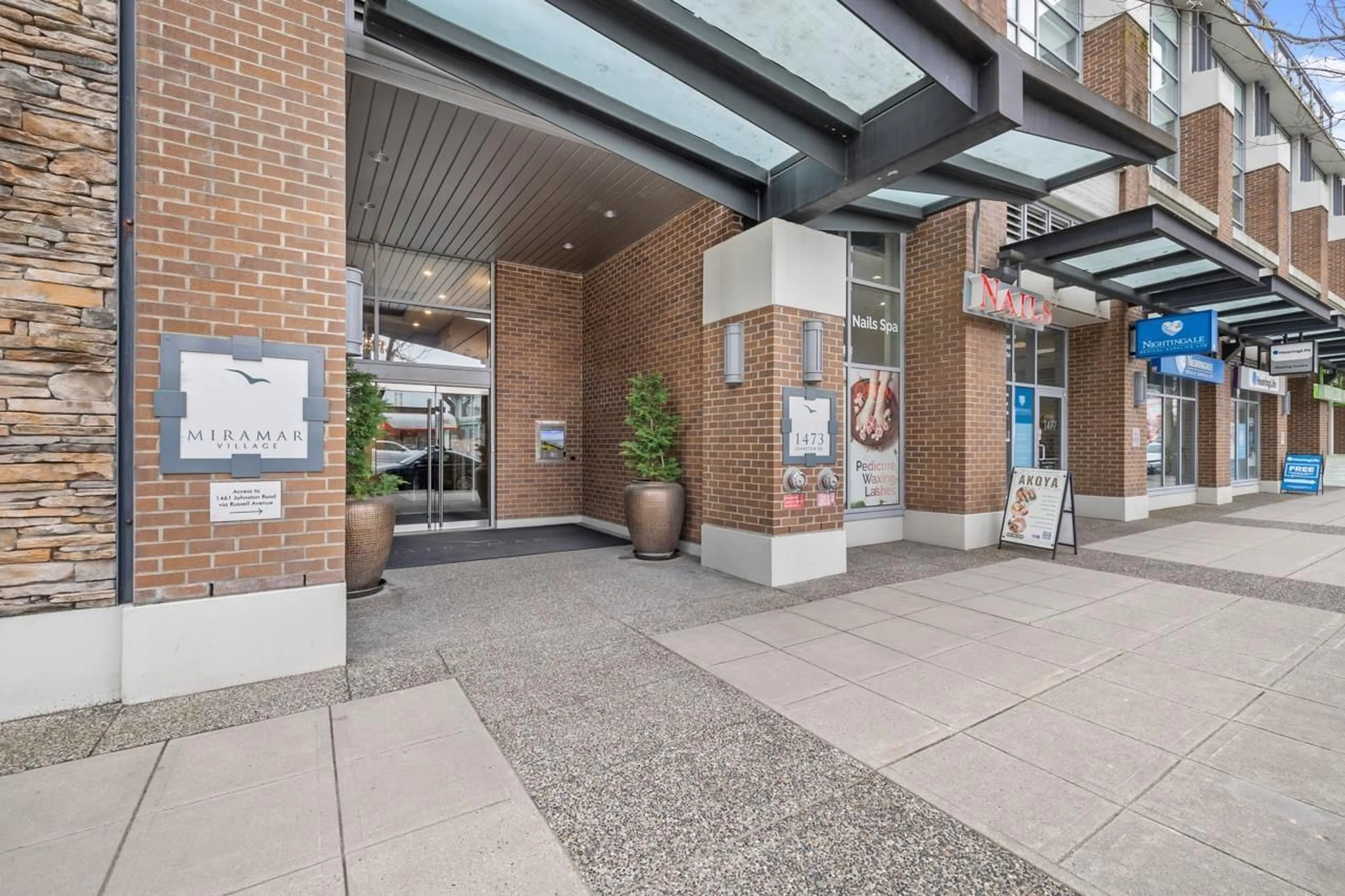 Indoor foyer for 905 - 1473 JOHNSTON, White Rock British Columbia V4B0A2