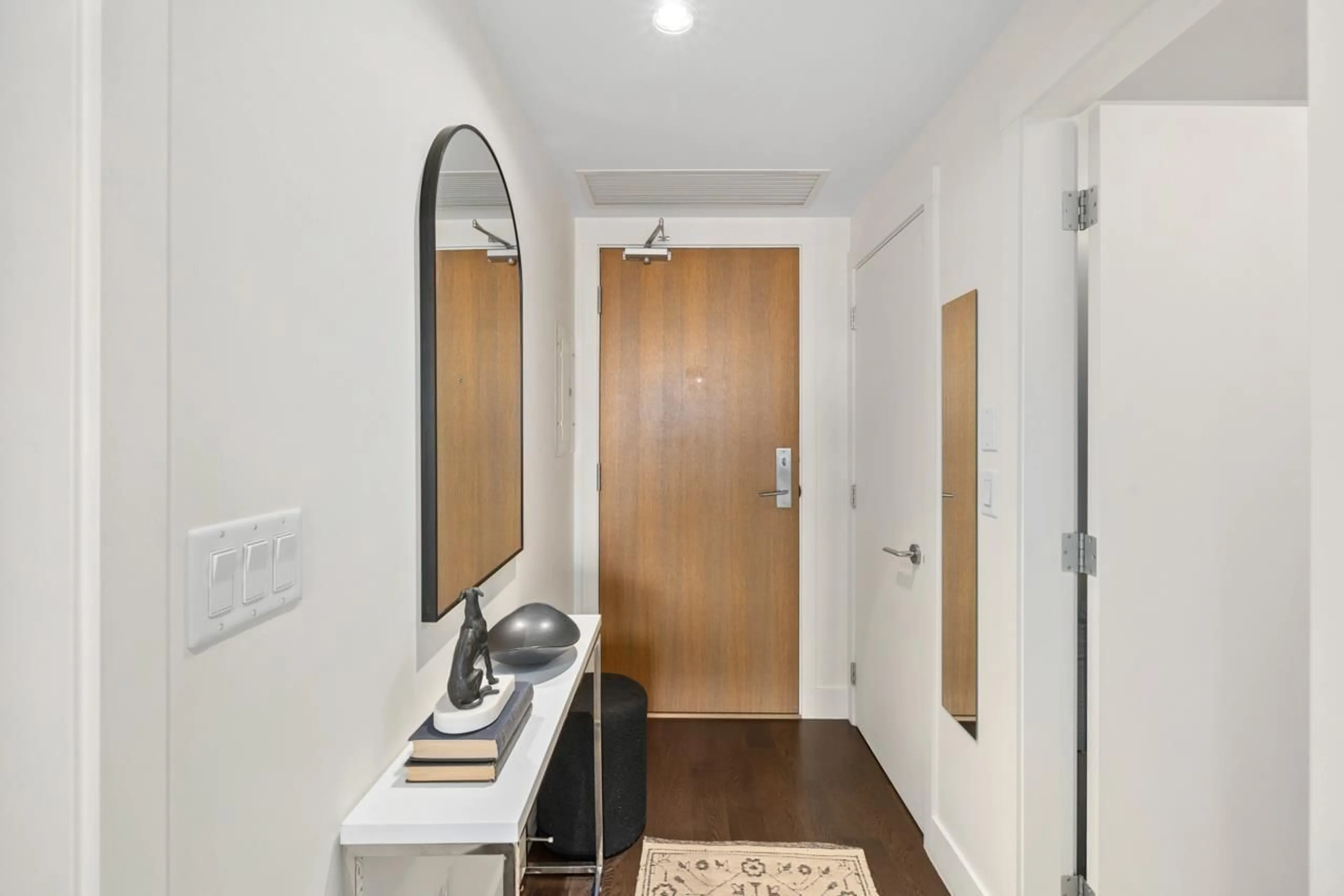Indoor entryway for 905 - 1473 JOHNSTON, White Rock British Columbia V4B0A2