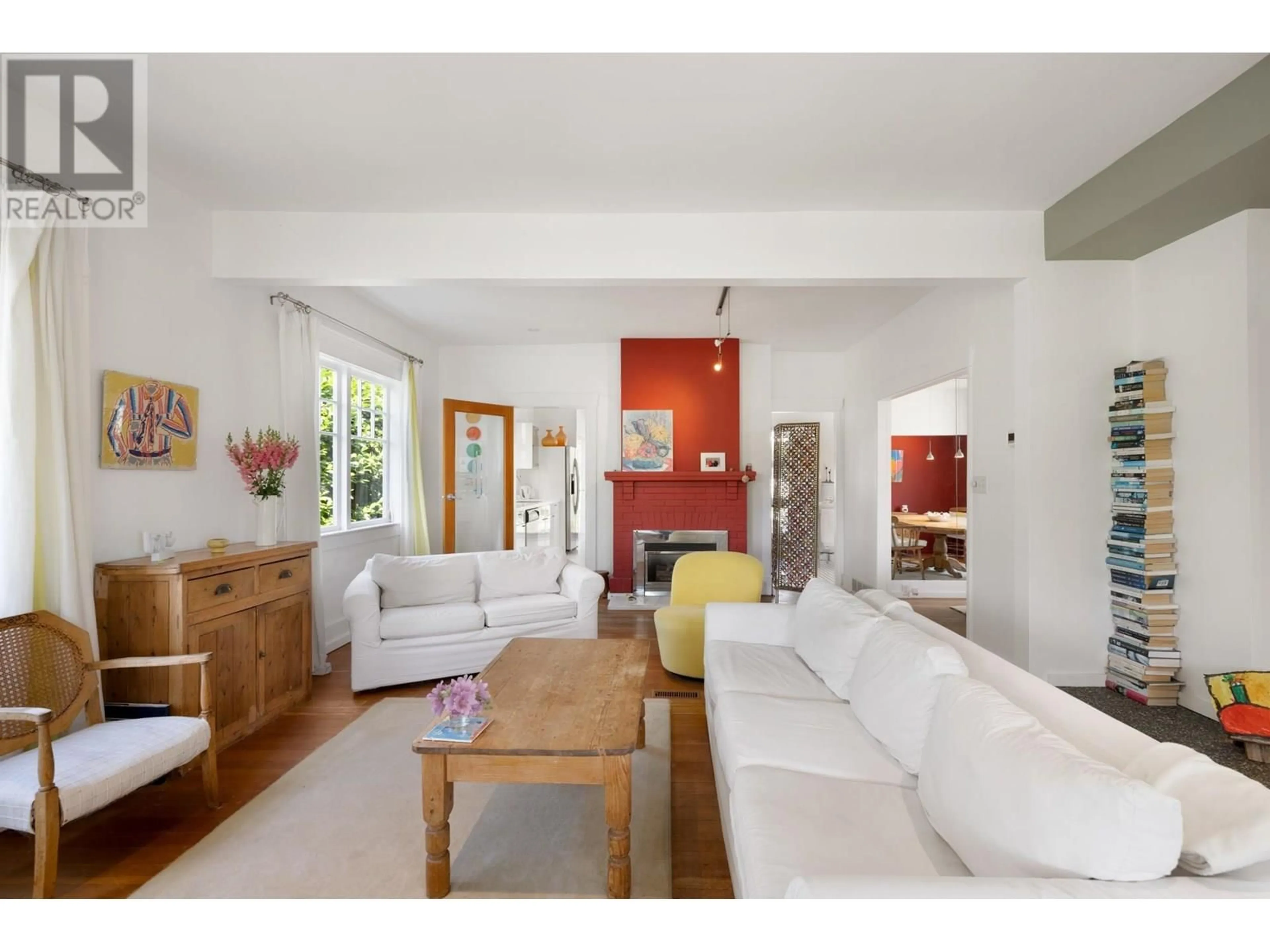Living room with furniture, unknown for 2433 MATHERS AVENUE, West Vancouver British Columbia V7V2H9