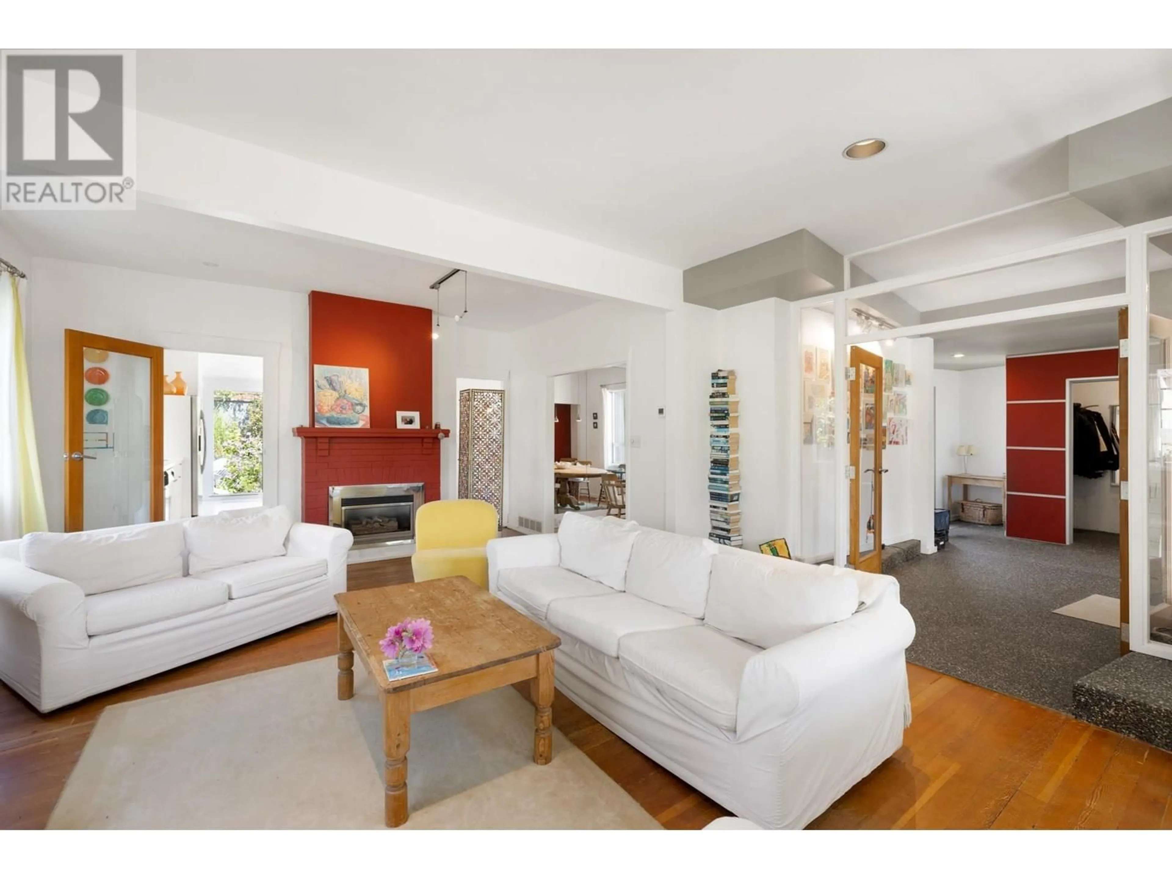 Living room with furniture, unknown for 2433 MATHERS AVENUE, West Vancouver British Columbia V7V2H9