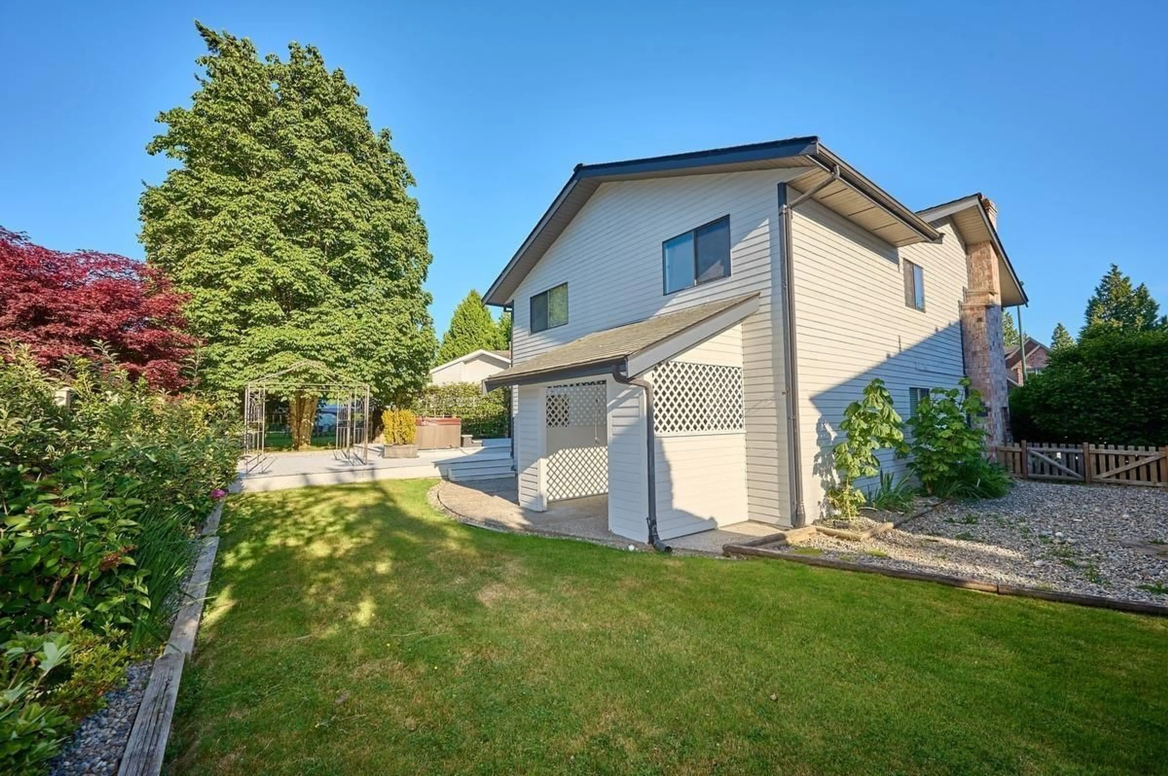 A pic from outside/outdoor area/front of a property/back of a property/a pic from drone, street for 14323 18, Surrey British Columbia V4A7K1