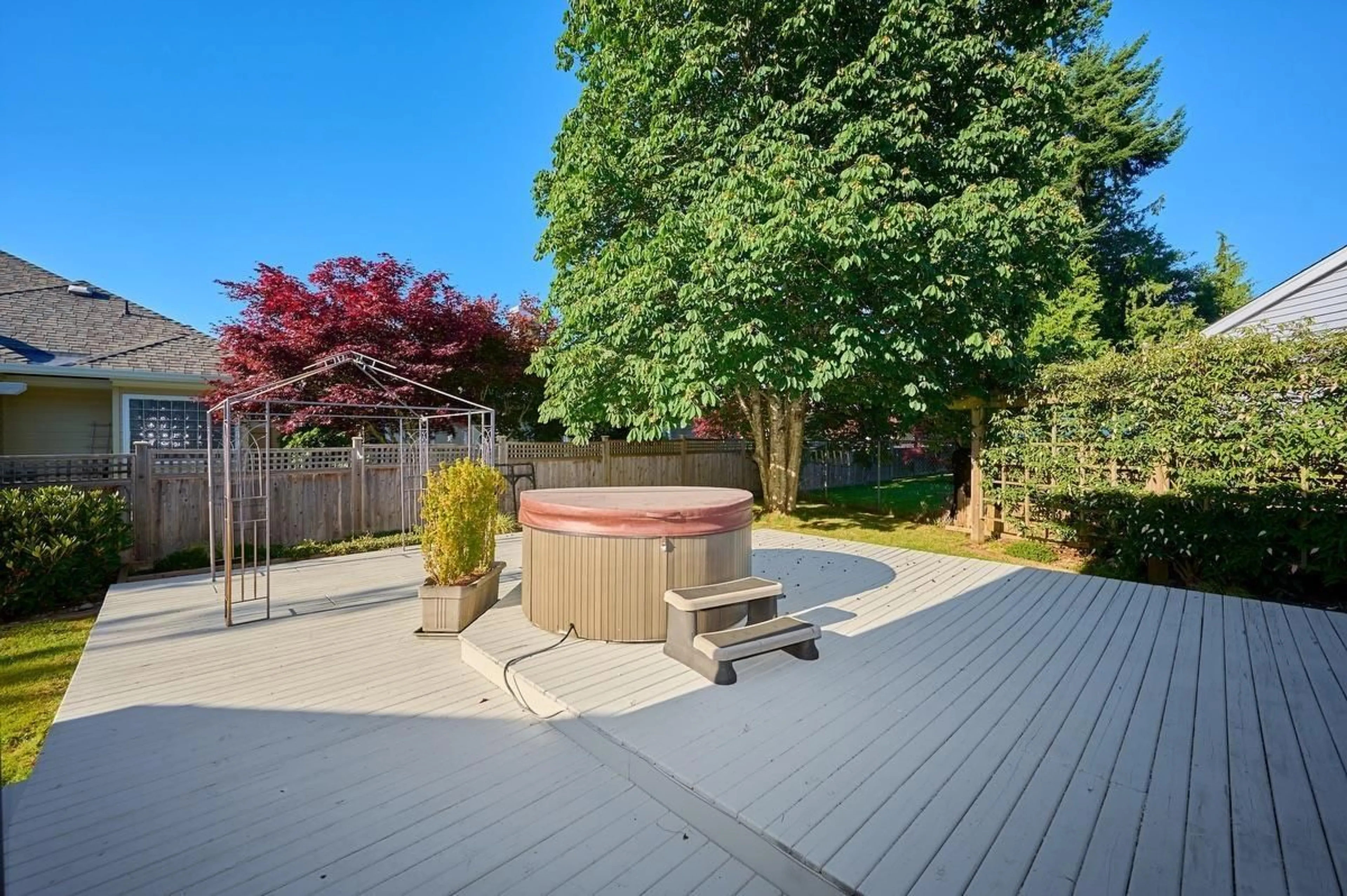 Patio, street for 14323 18, Surrey British Columbia V4A7K1