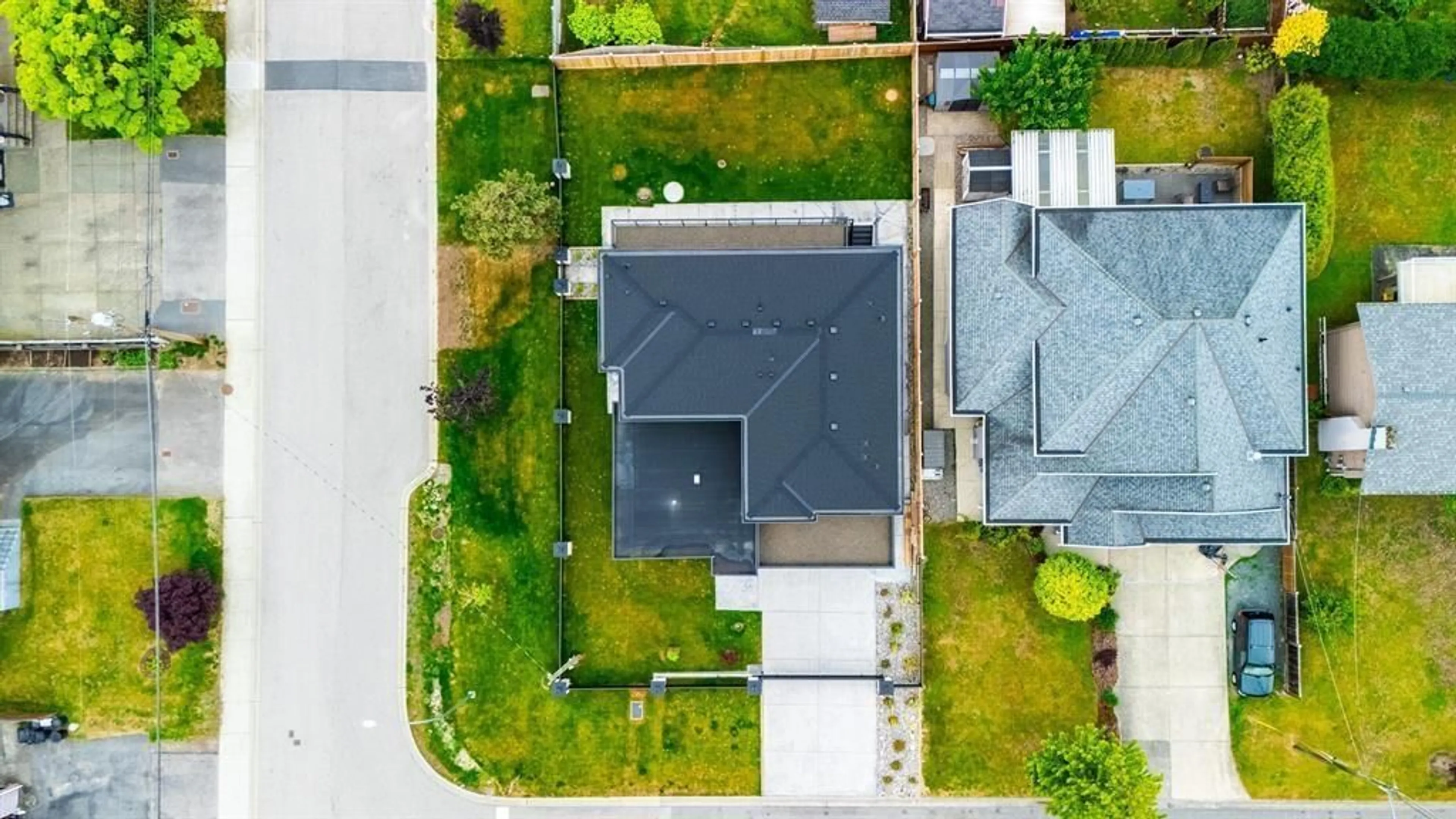 A pic from outside/outdoor area/front of a property/back of a property/a pic from drone, street for 9524 118, Delta British Columbia V4C6J5