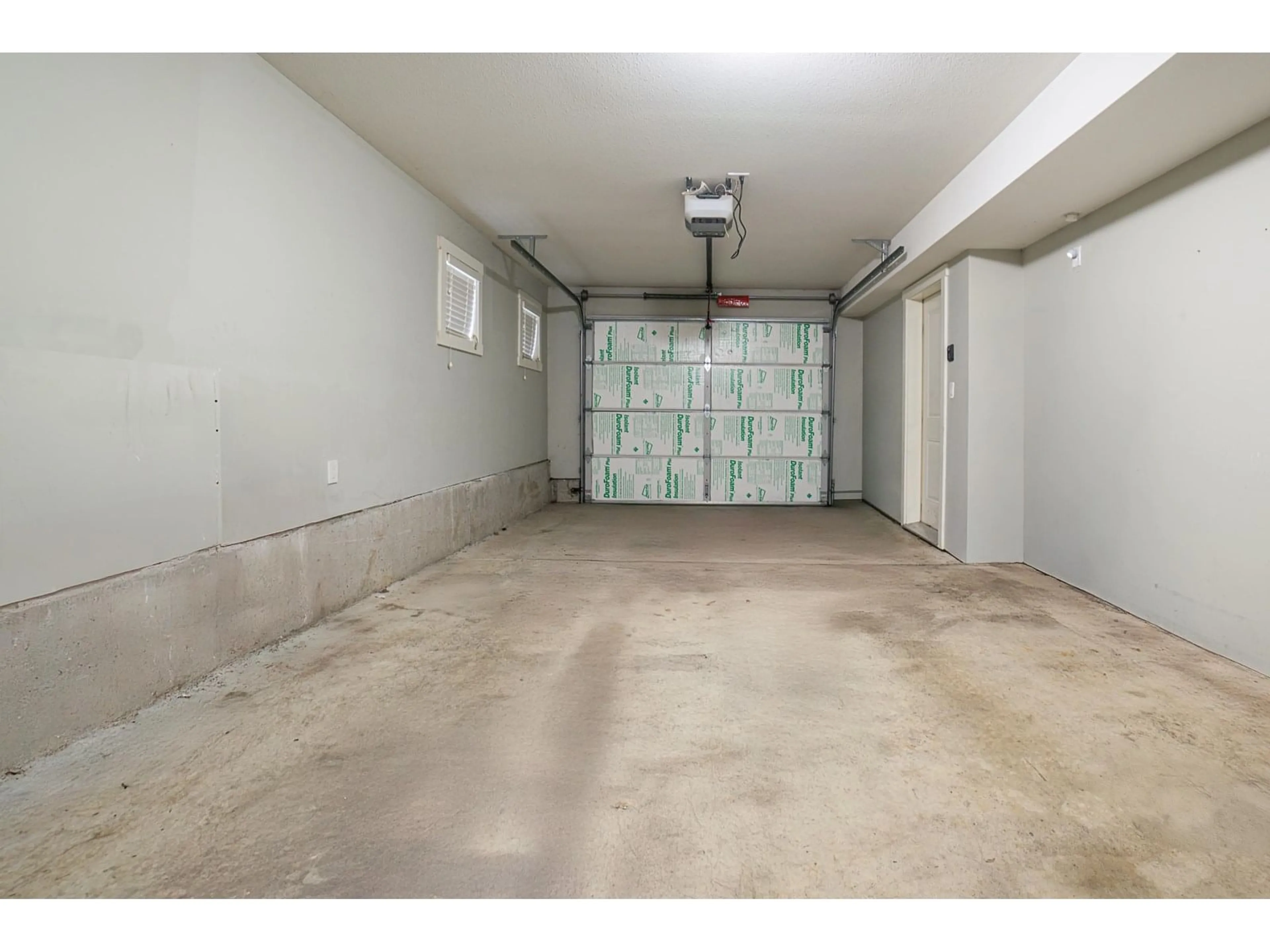 Indoor garage for 1 - 19097 64, Surrey British Columbia V3S6X5