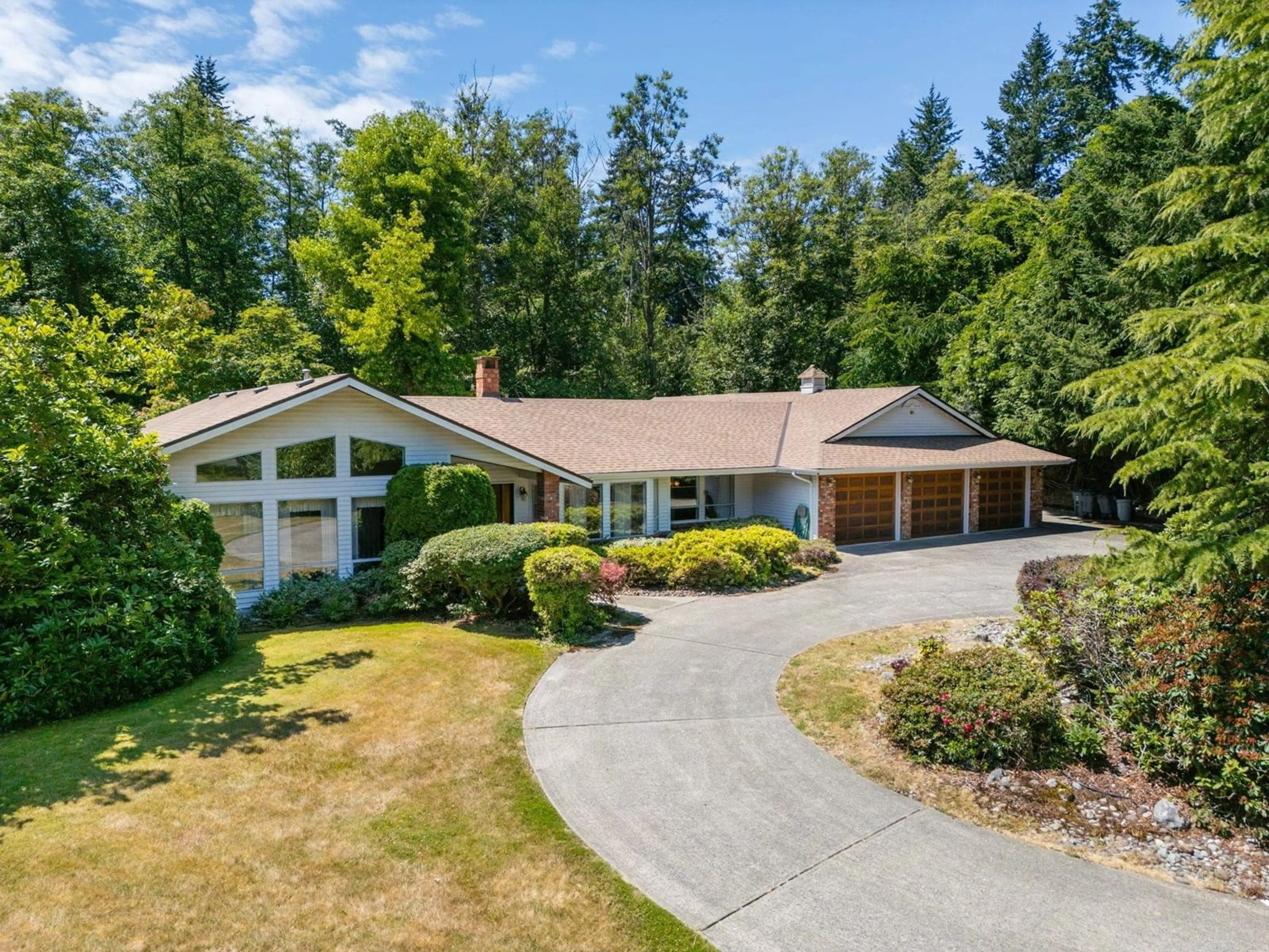 A pic from outside/outdoor area/front of a property/back of a property/a pic from drone, unknown for 14324 25, Surrey British Columbia V4P1R7