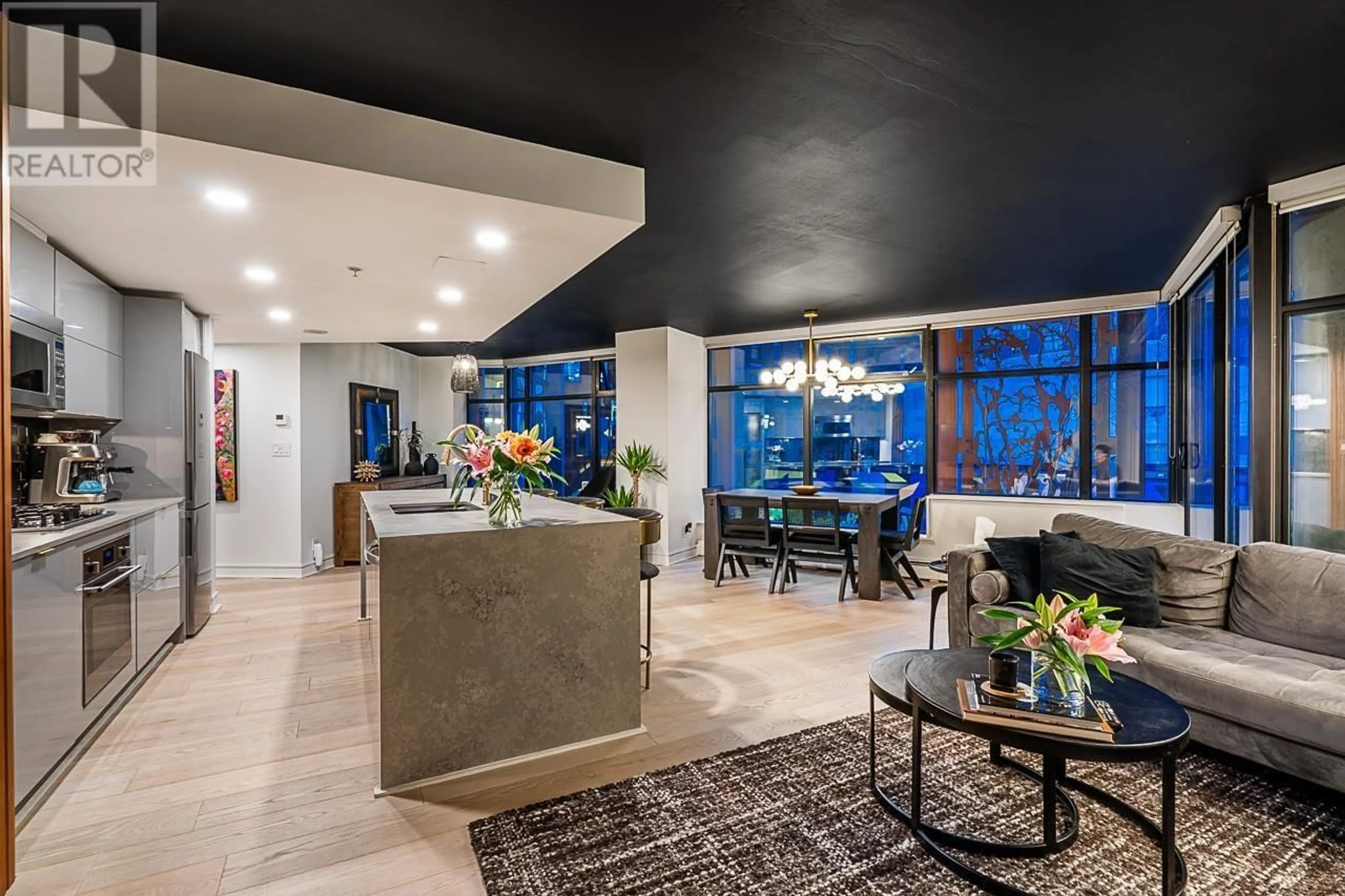 Indoor foyer for 310 - 128 CORDOVA STREET, Vancouver British Columbia V6B0E6