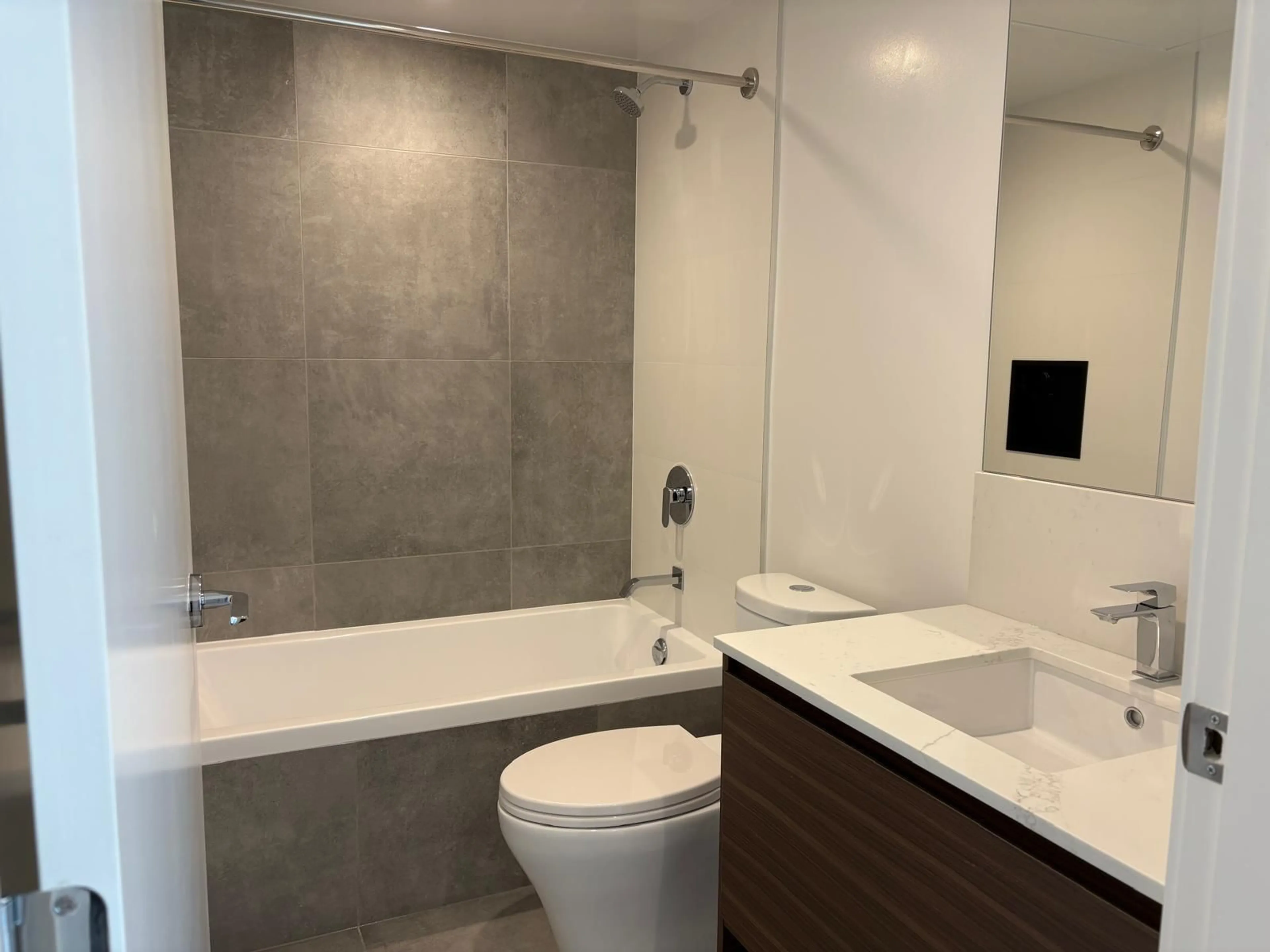 Standard bathroom, ceramic/tile floor for 2609 - 13745 GEORGE JUNCTION, Surrey British Columbia V3T0V8