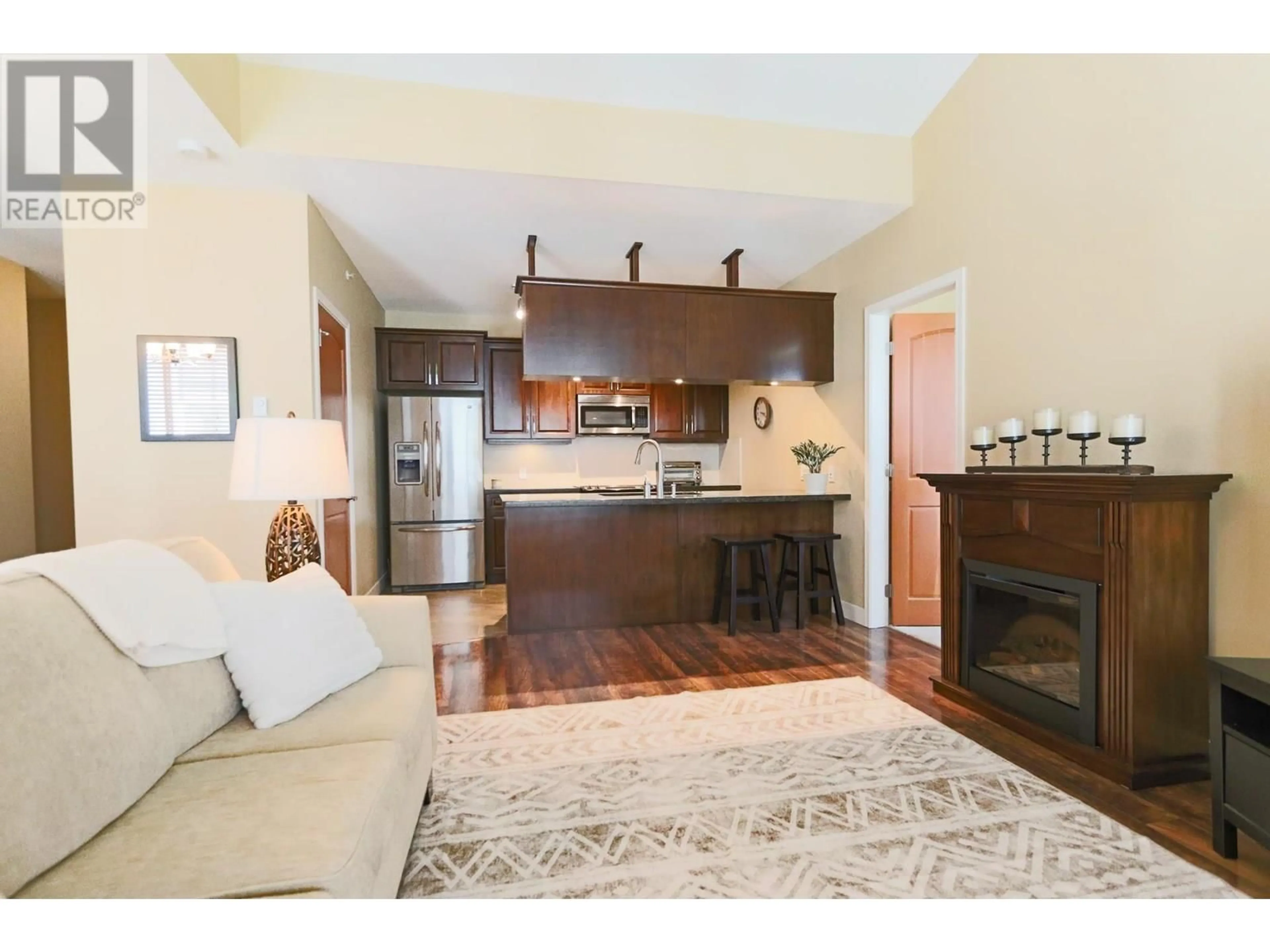 Open concept kitchen, wood/laminate floor for 413 - 11887 BURNETT STREET, Maple Ridge British Columbia V2X6P6