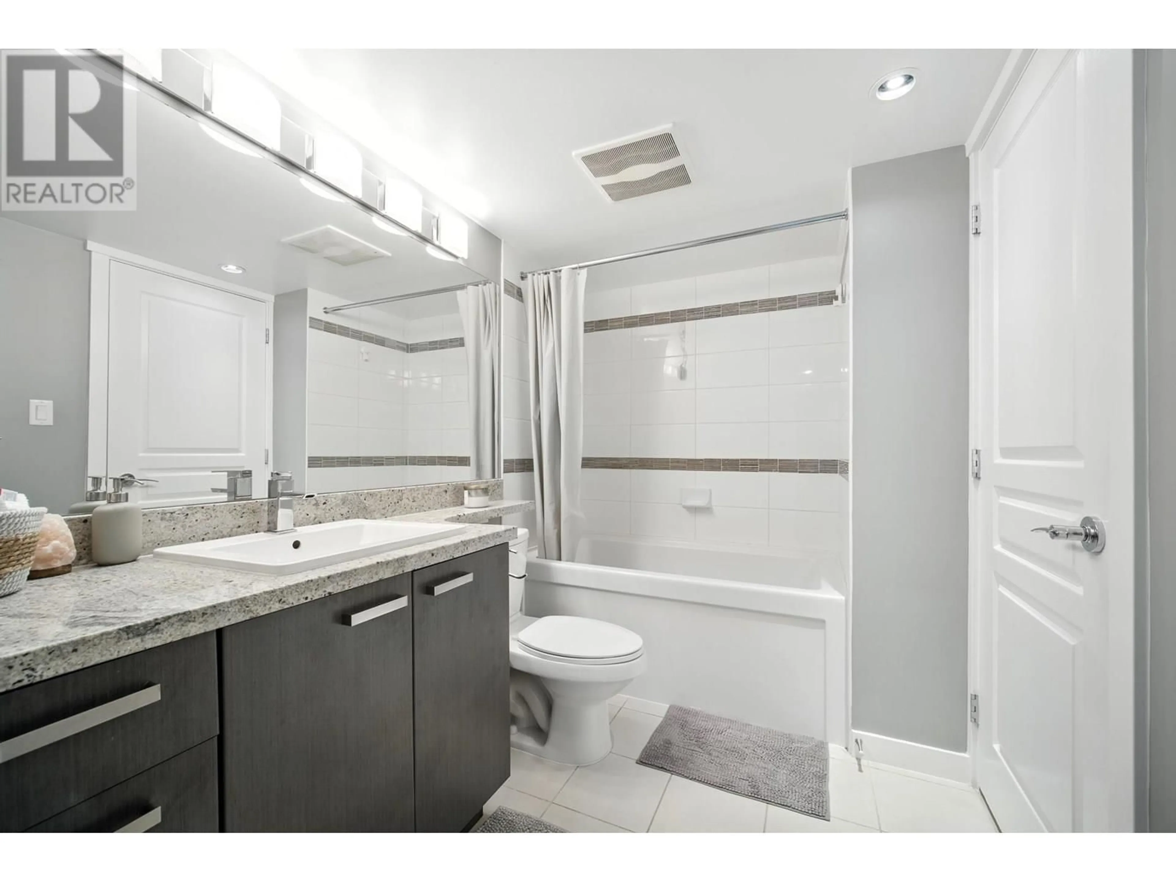 Standard bathroom, unknown for 118 - 9399 TOMICKI AVENUE, Richmond British Columbia V6X0H6