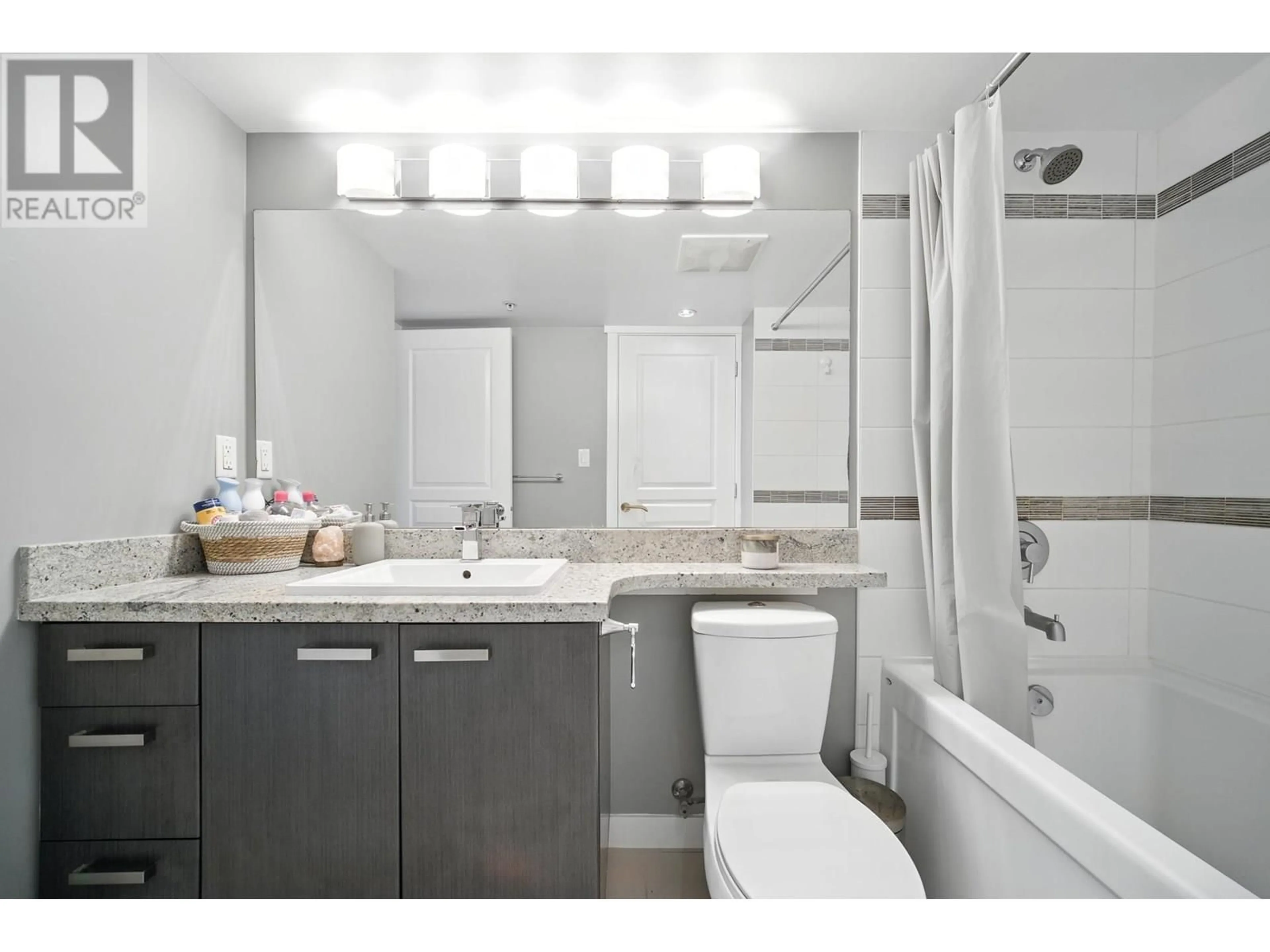 Standard bathroom, unknown for 118 - 9399 TOMICKI AVENUE, Richmond British Columbia V6X0H6