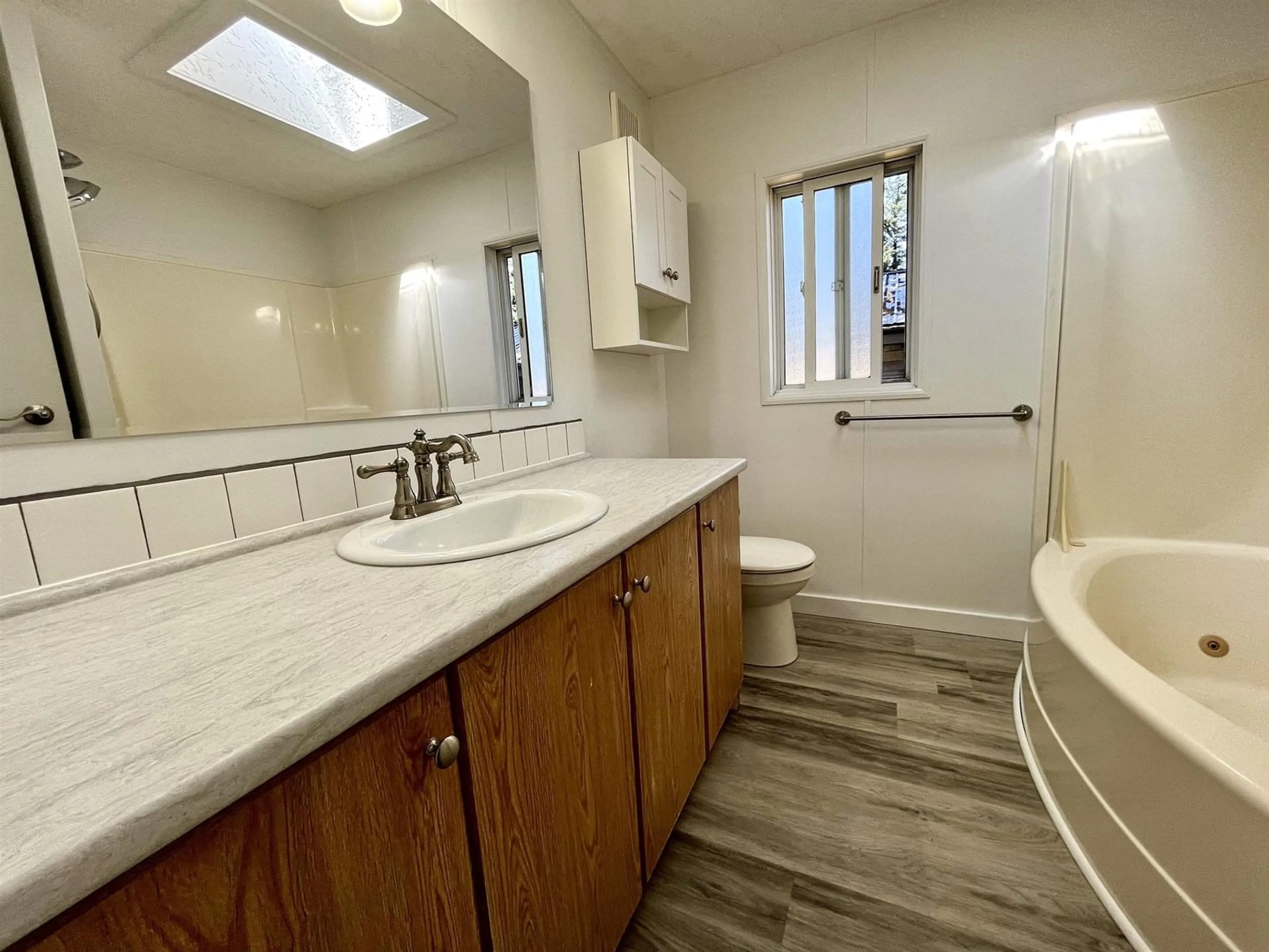 Standard bathroom, ceramic/tile floor for 20 - 63071 FLOOD HOPE ROAD, Hope British Columbia V0X1L2